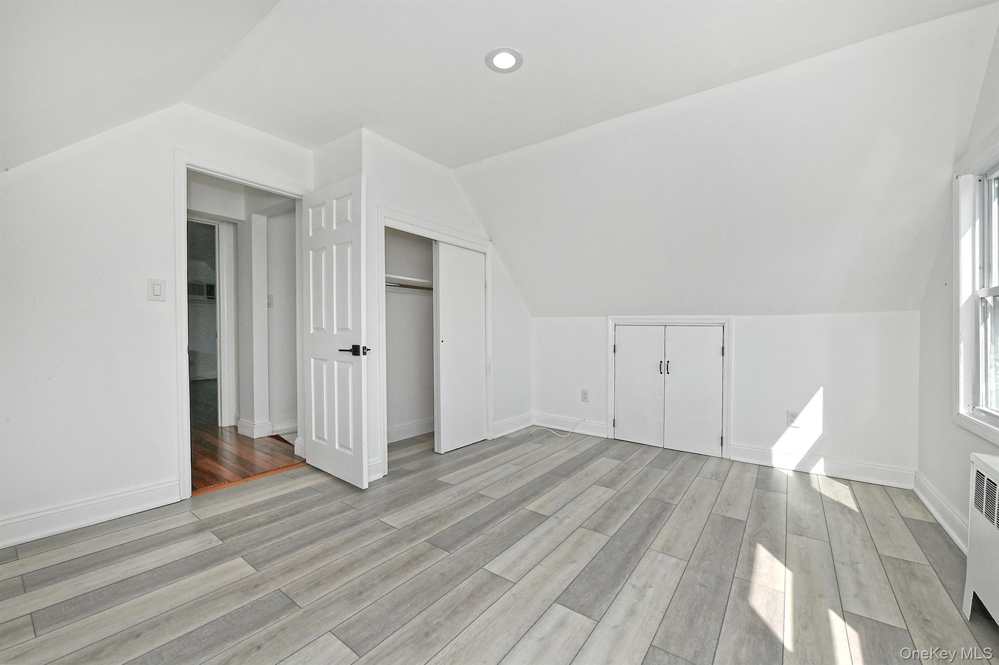 #20 photo, 33 Robin, Levittown , NY 11756