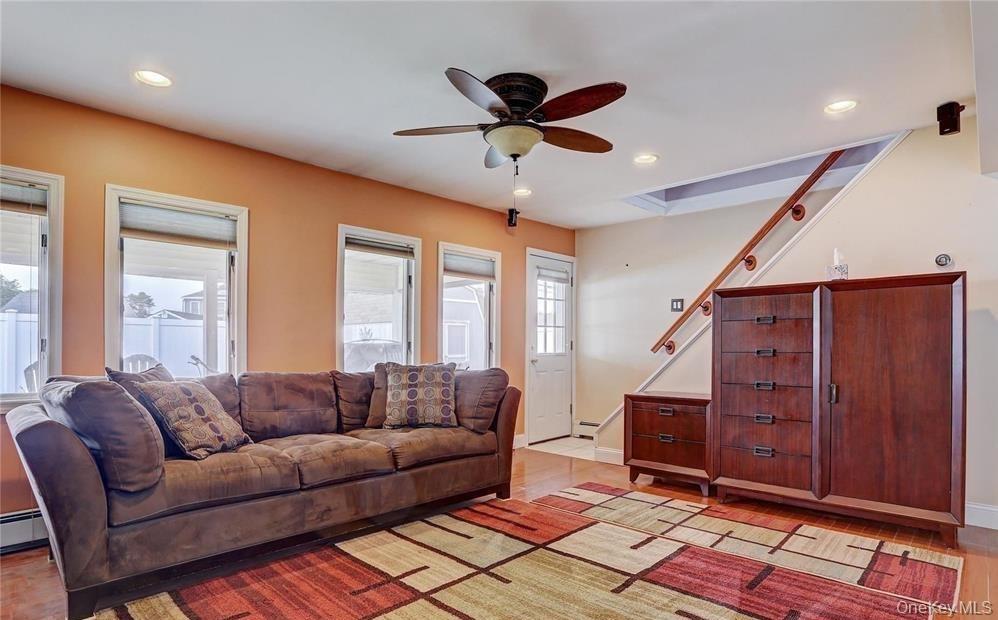 #5 photo, 33 Robin, Levittown , NY 11756