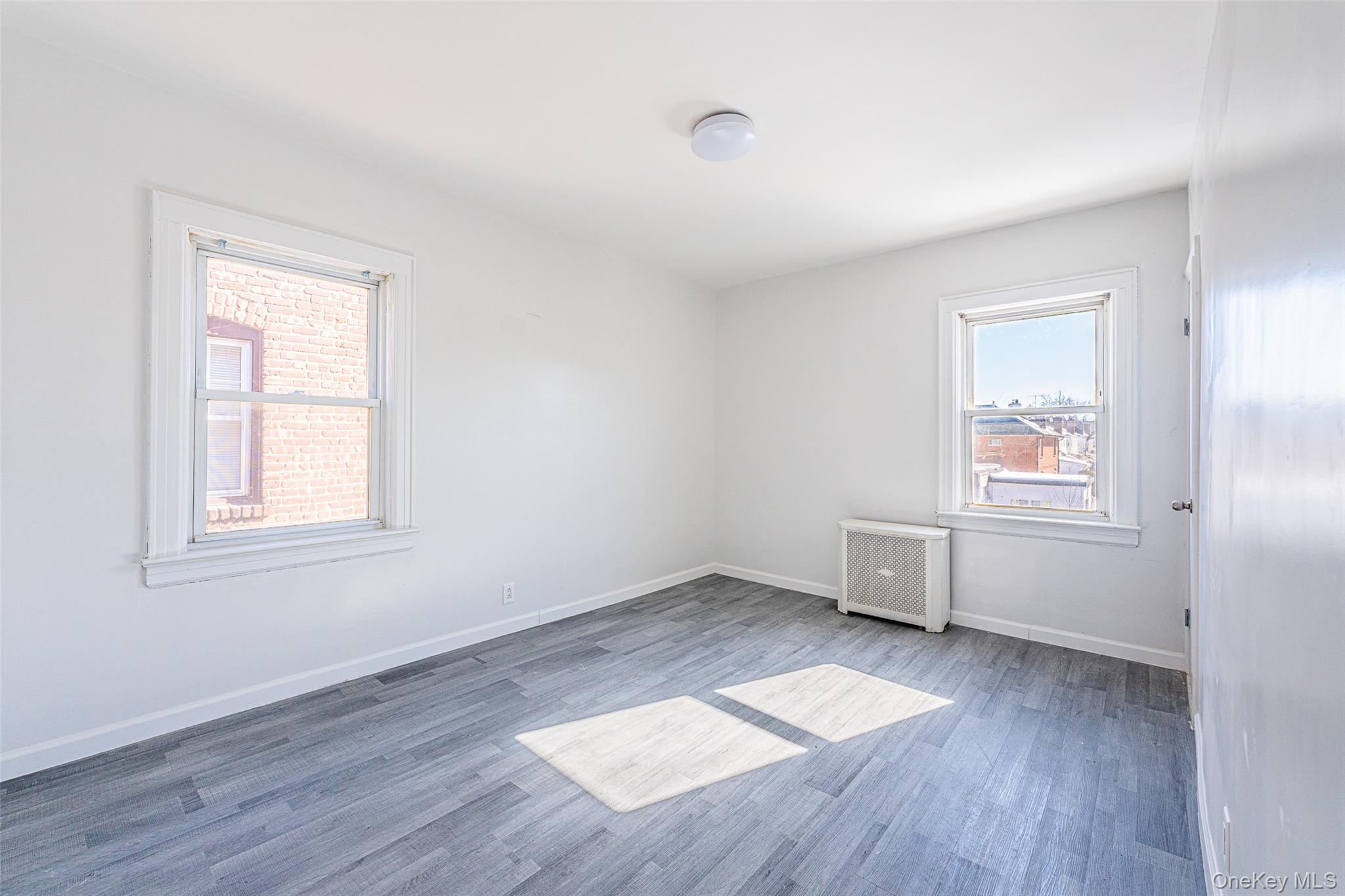 #12 photo, 20612 50th Avenue, קווינס Oakland Gardens , NY 11364