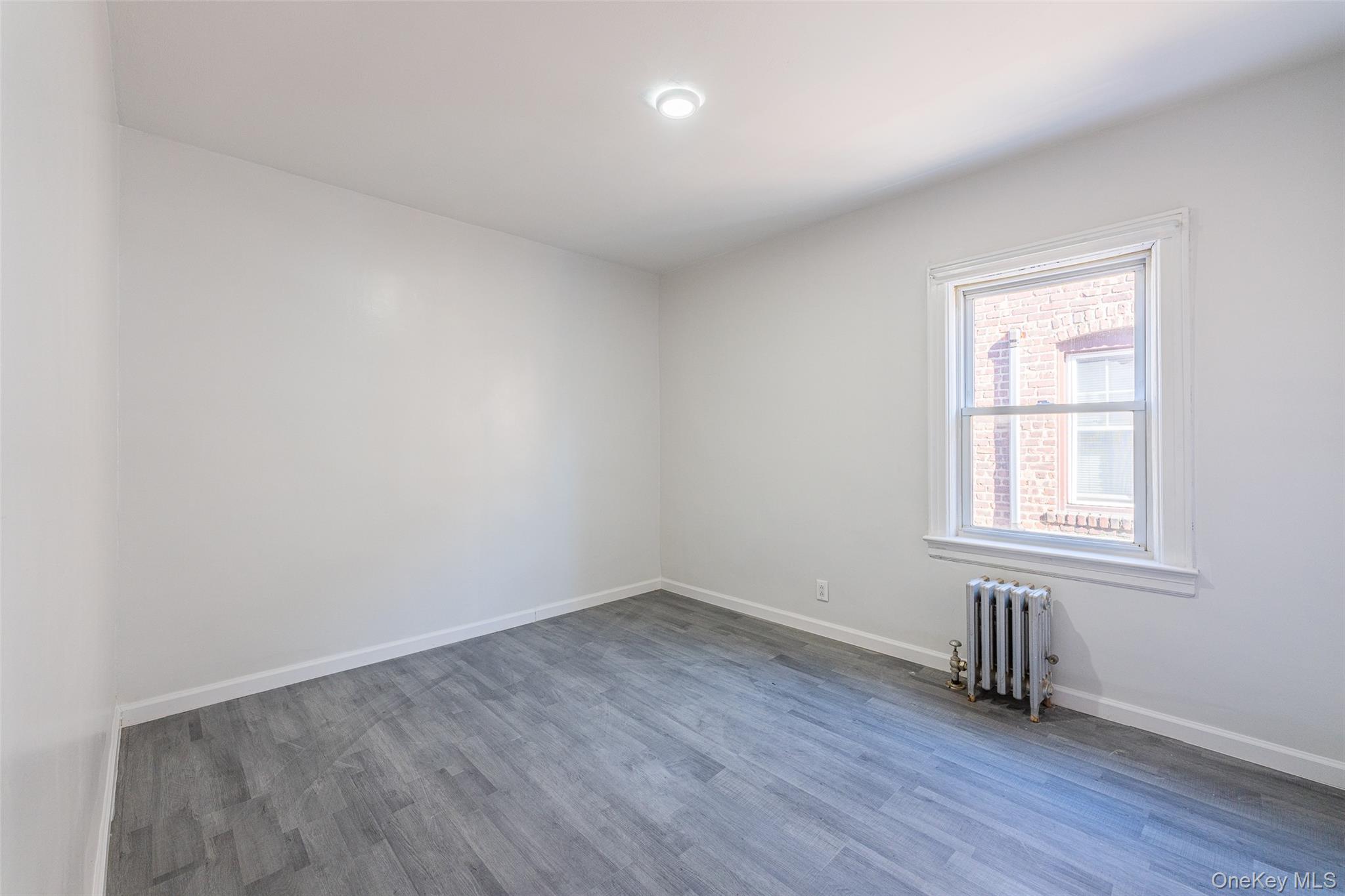 #13 photo, 20612 50th Avenue, קווינס Oakland Gardens , NY 11364