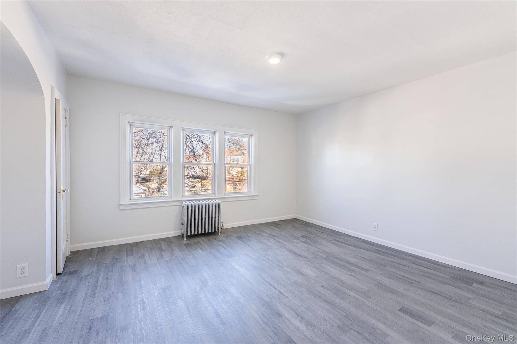 #14 photo, 20612 50th Avenue, קווינס Oakland Gardens , NY 11364