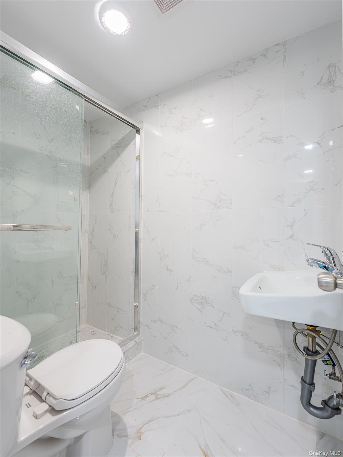 #16 photo, 20612 50th Avenue, קווינס Oakland Gardens , NY 11364