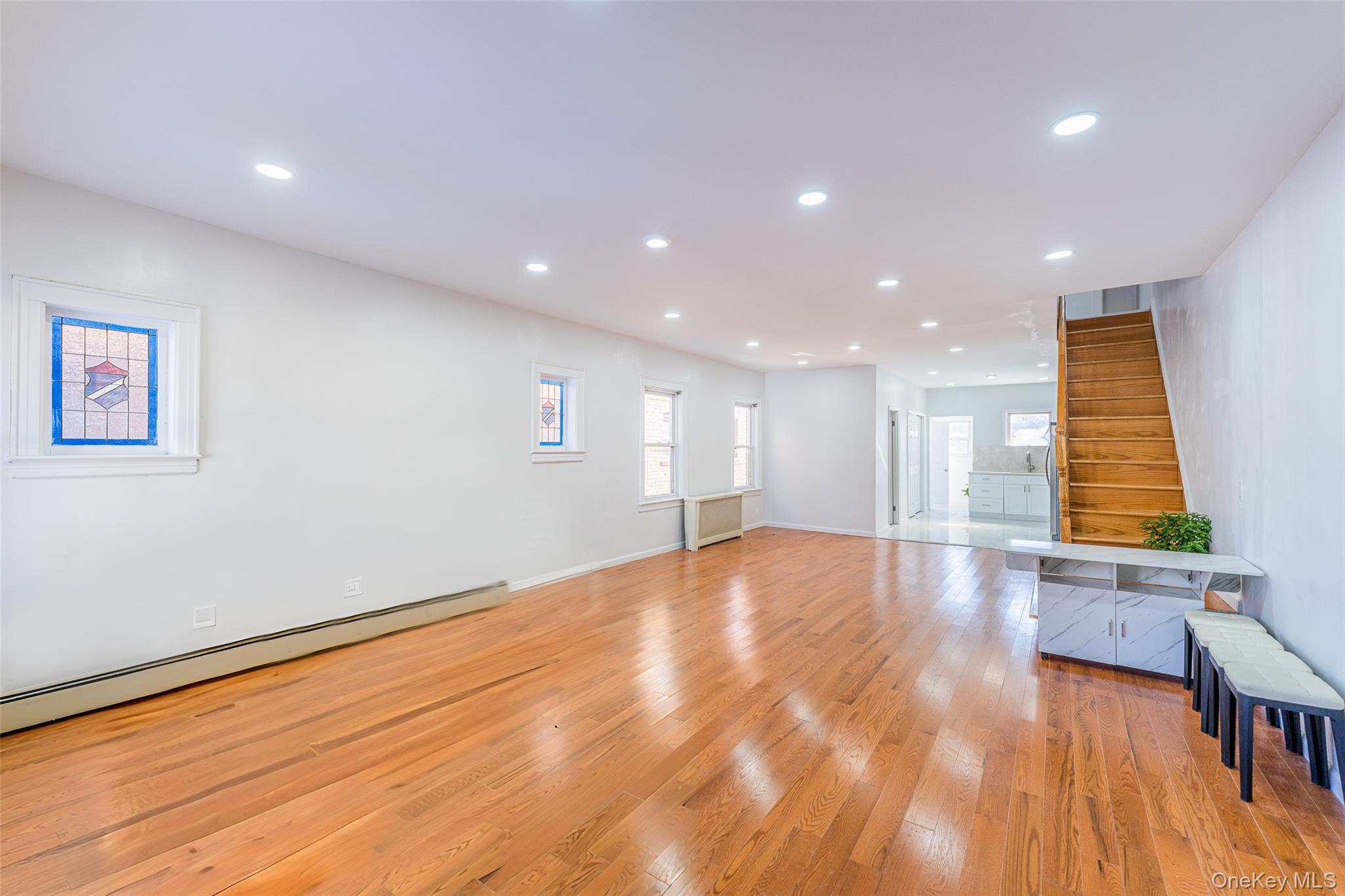 #7 photo, 20612 50th Avenue, קווינס Oakland Gardens , NY 11364