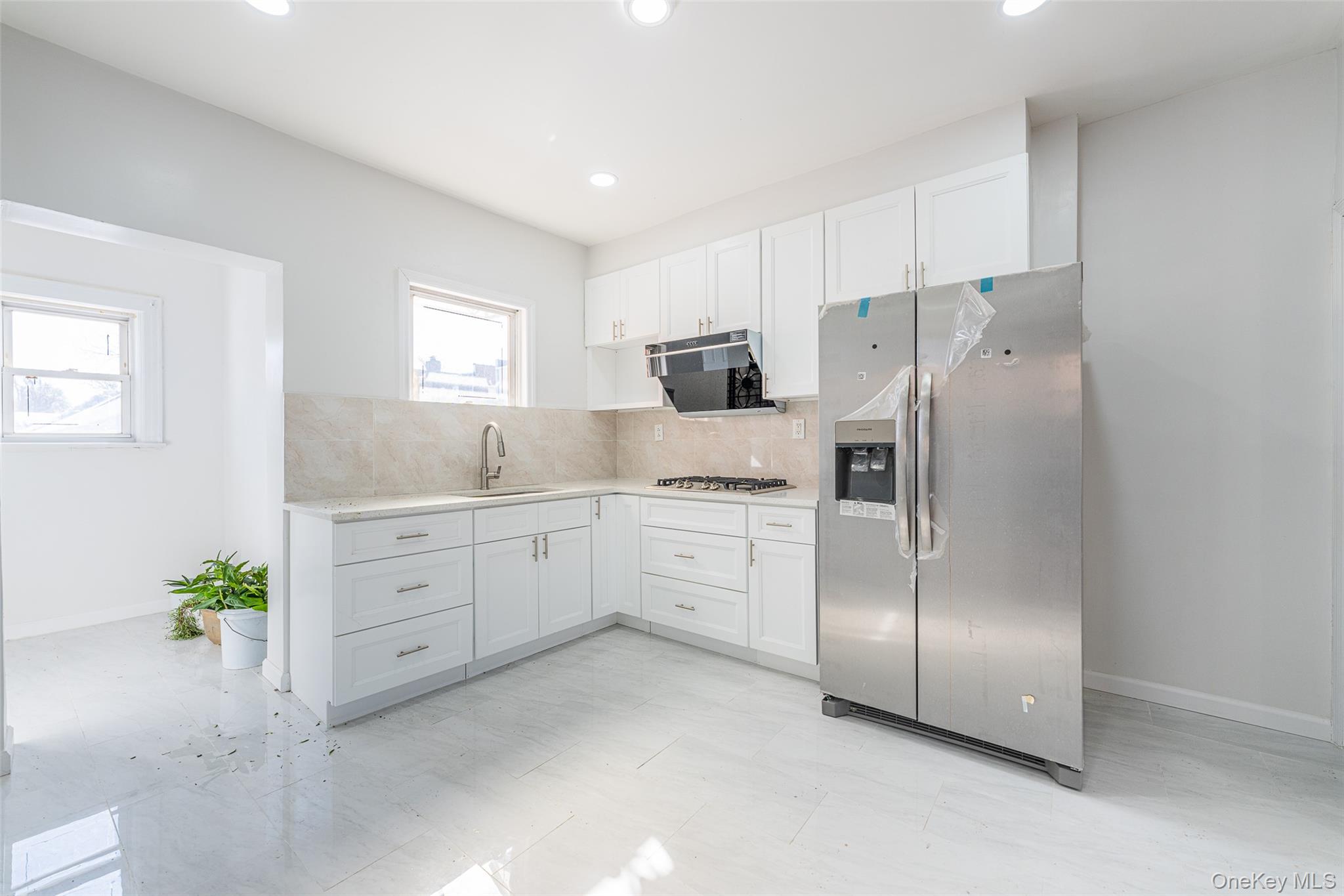 #9 photo, 20612 50th Avenue, קווינס Oakland Gardens , NY 11364