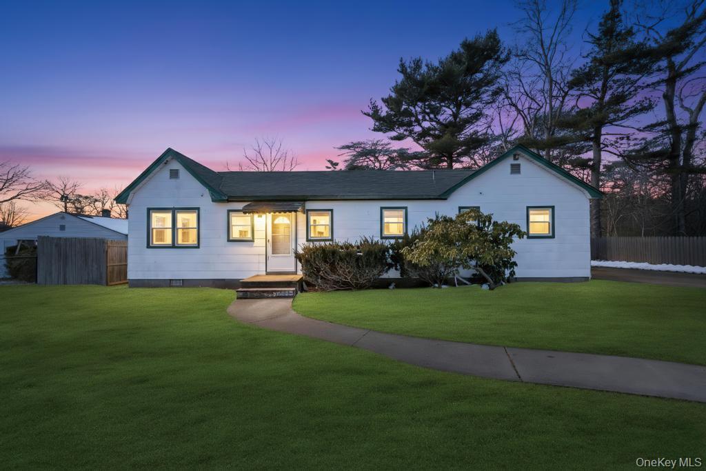 #1 photo, 114 Monroe Drive, सफ़ोक काउंटी Mastic Beach , NY 11951