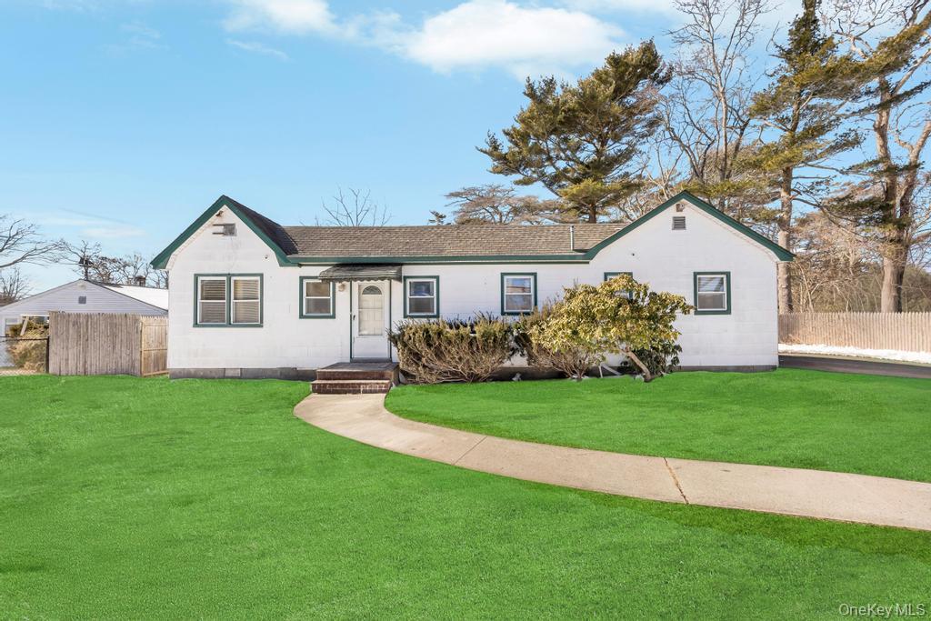 #2 photo, 114 Monroe Drive, सफ़ोक काउंटी Mastic Beach , NY 11951