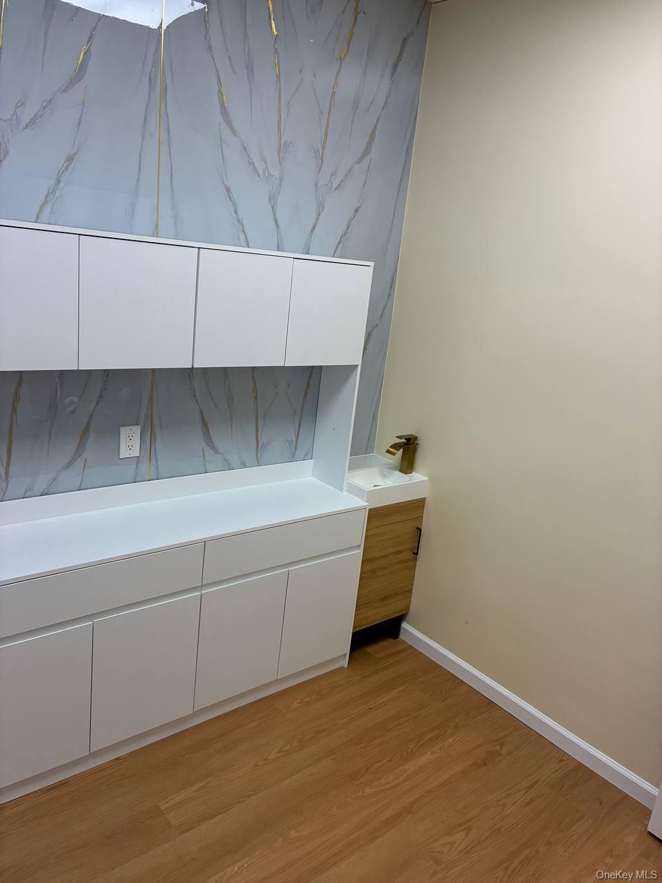 #11 photo, 1231 Broadway, Hewlett , NY 11557