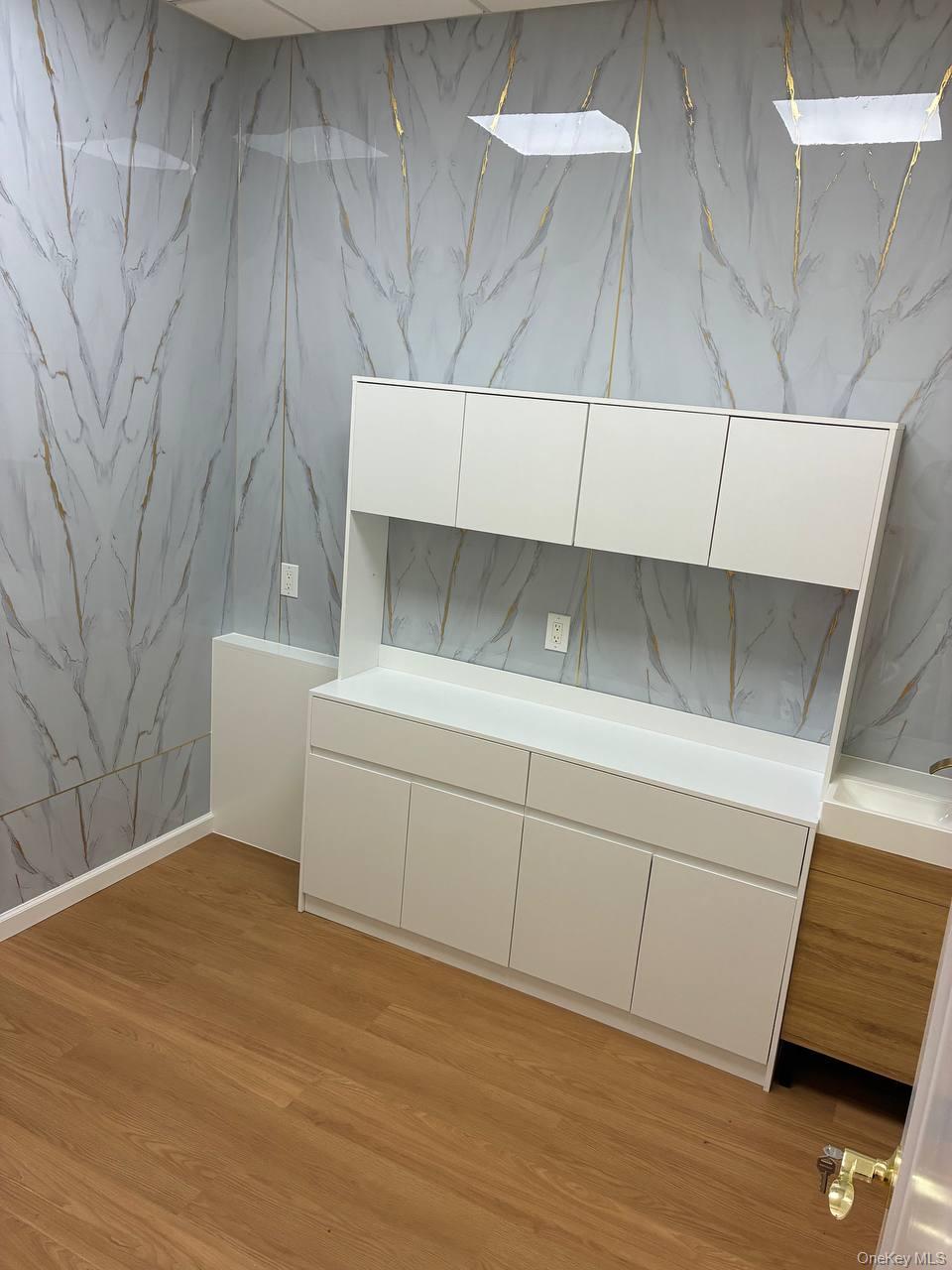 #12 photo, 1231 Broadway, Hewlett , NY 11557