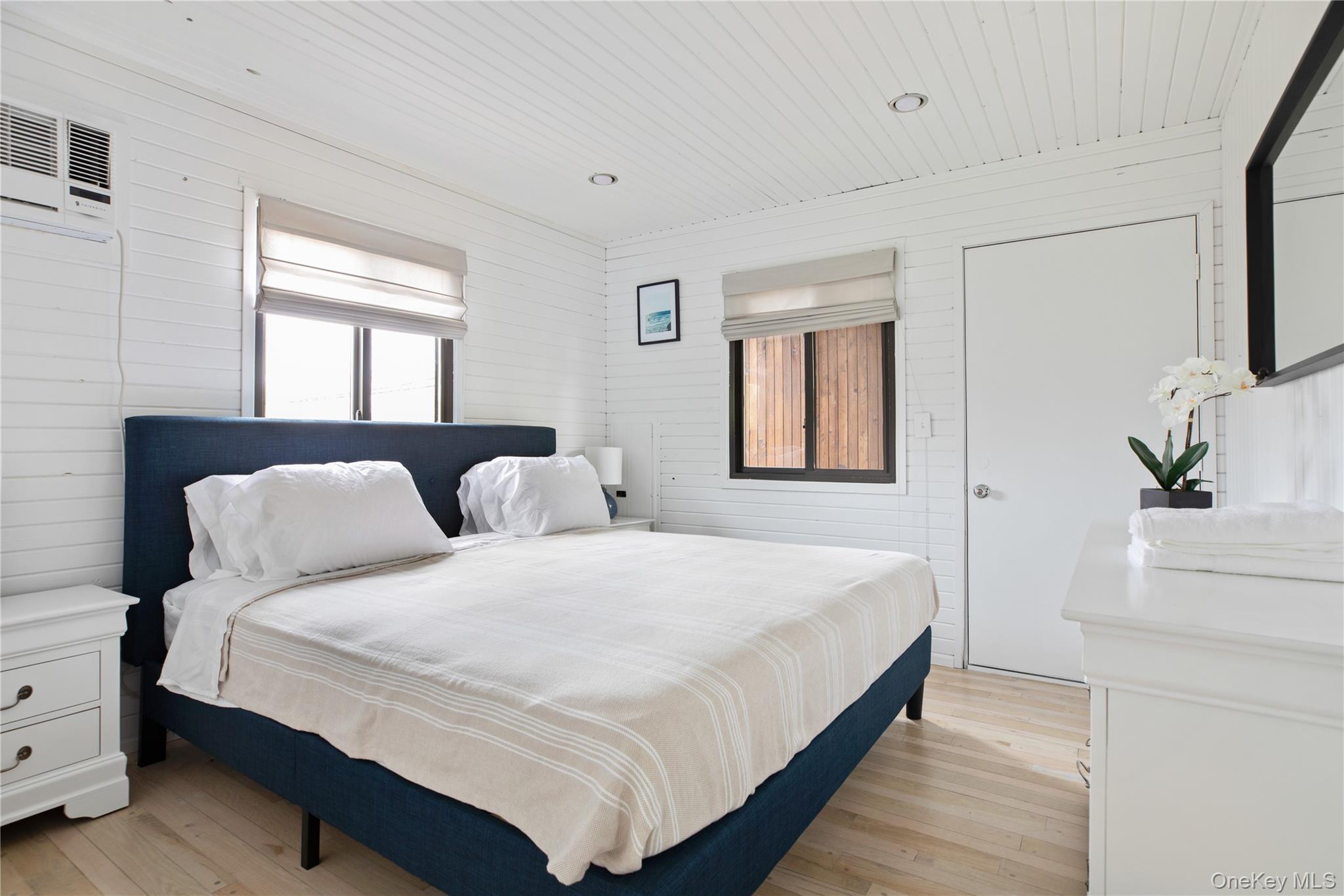 #16 photo, 26 Duneway Avenue, सफ़ोक काउंटी Seaview , NY 11770