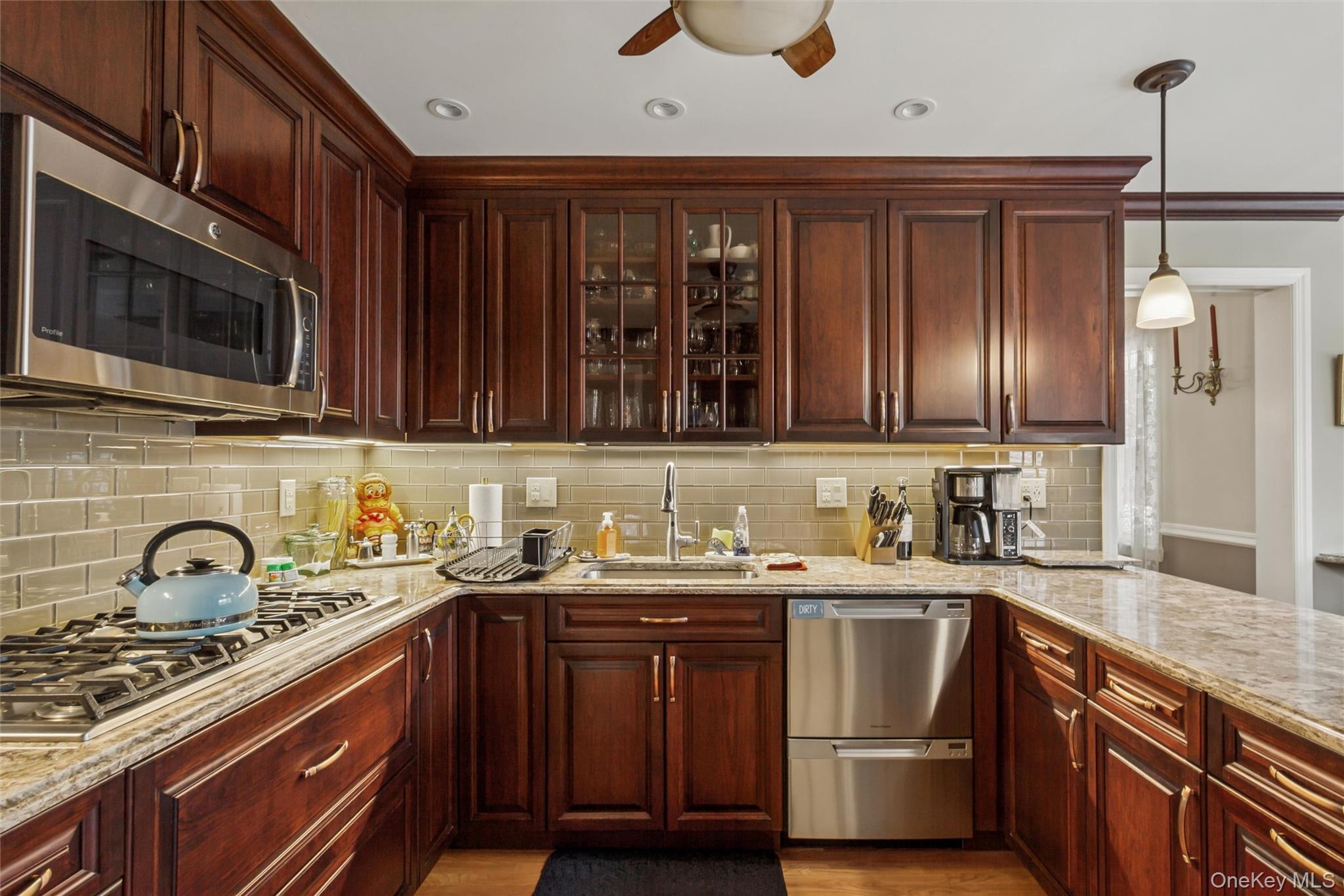 #11 photo, 688 Hempstead Avenue, Rockville Centre , NY 11570