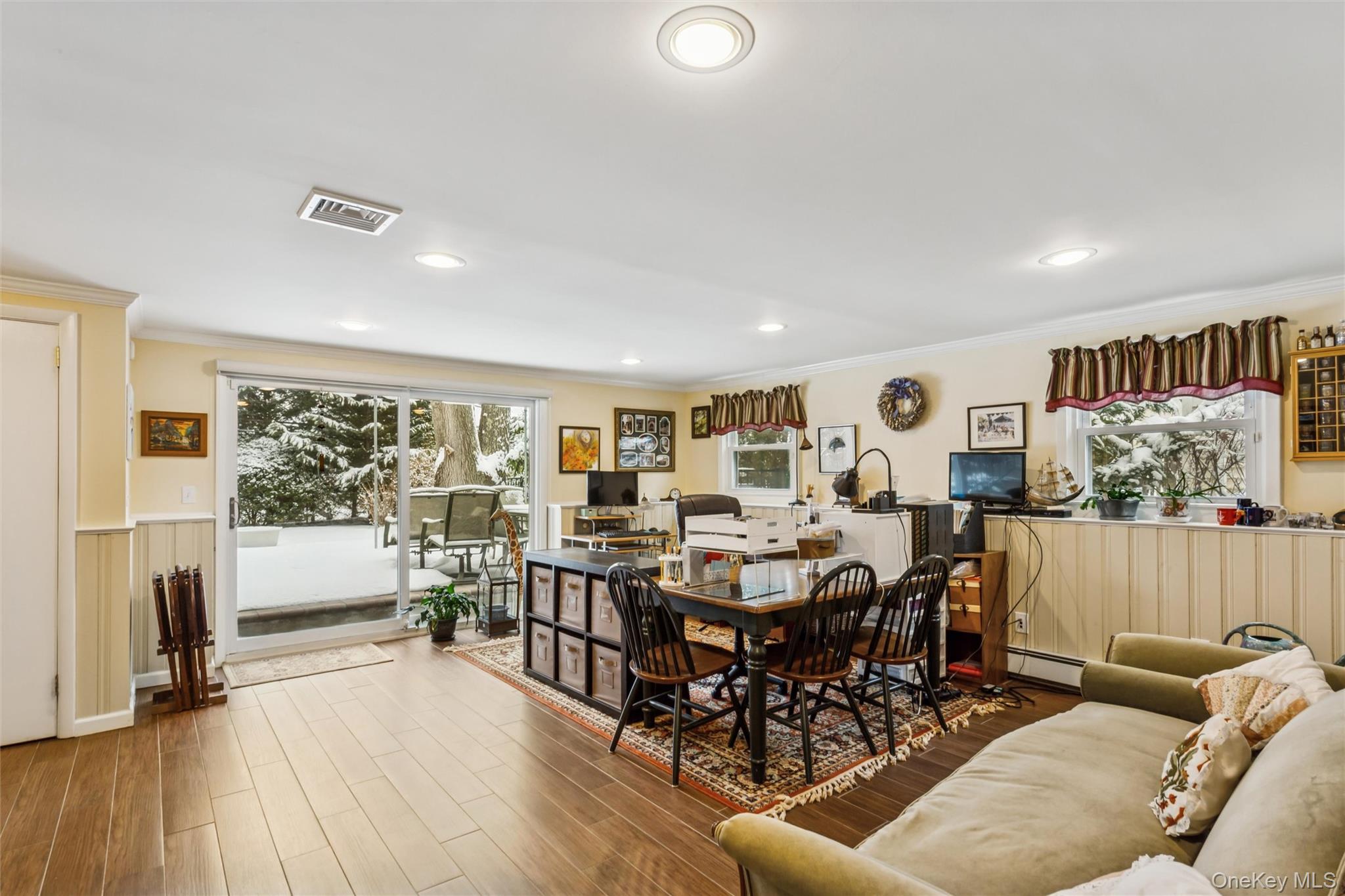 #13 photo, 688 Hempstead Avenue, Rockville Centre , NY 11570