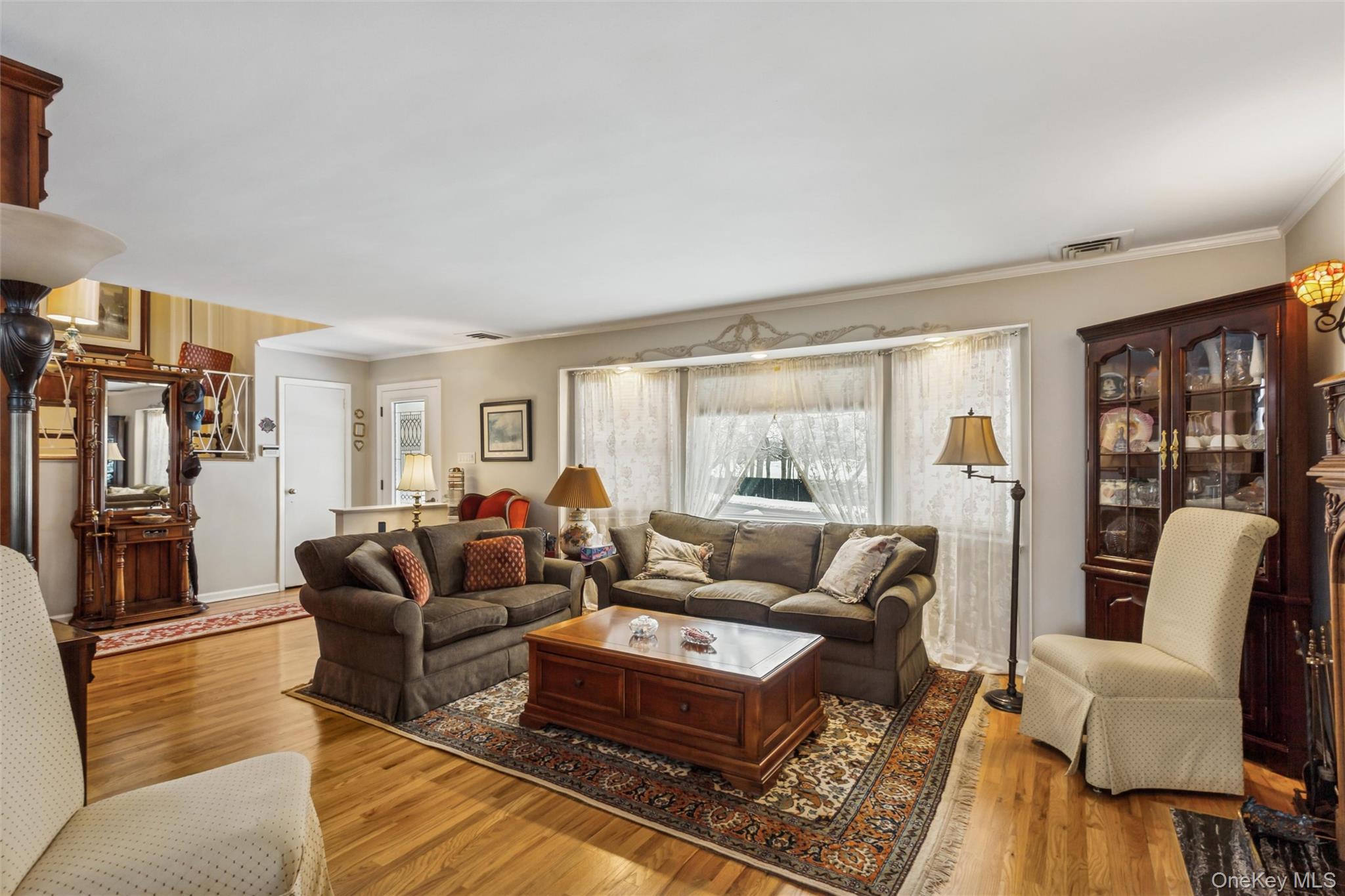 #4 photo, 688 Hempstead Avenue, Rockville Centre , NY 11570