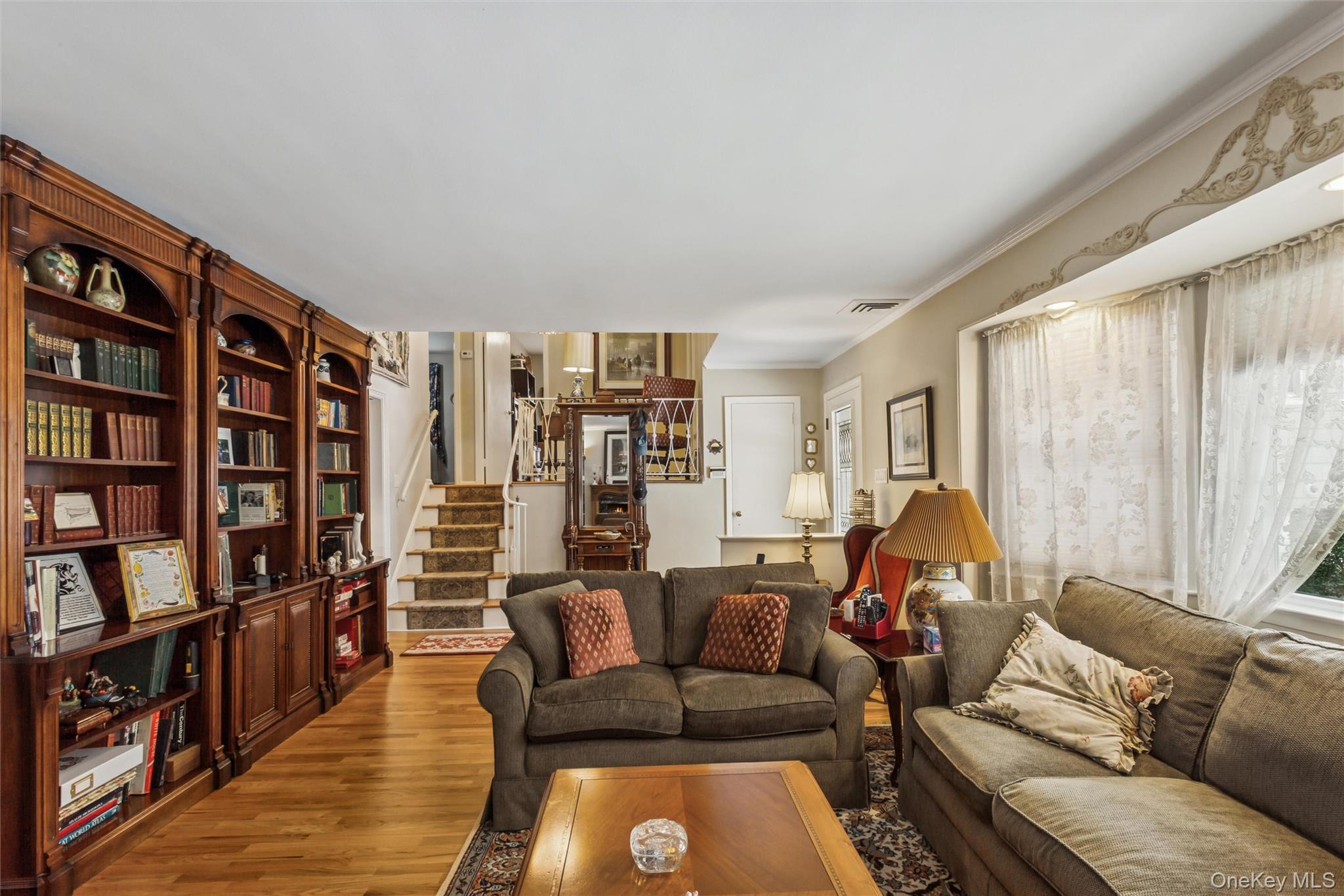 #5 photo, 688 Hempstead Avenue, Rockville Centre , NY 11570