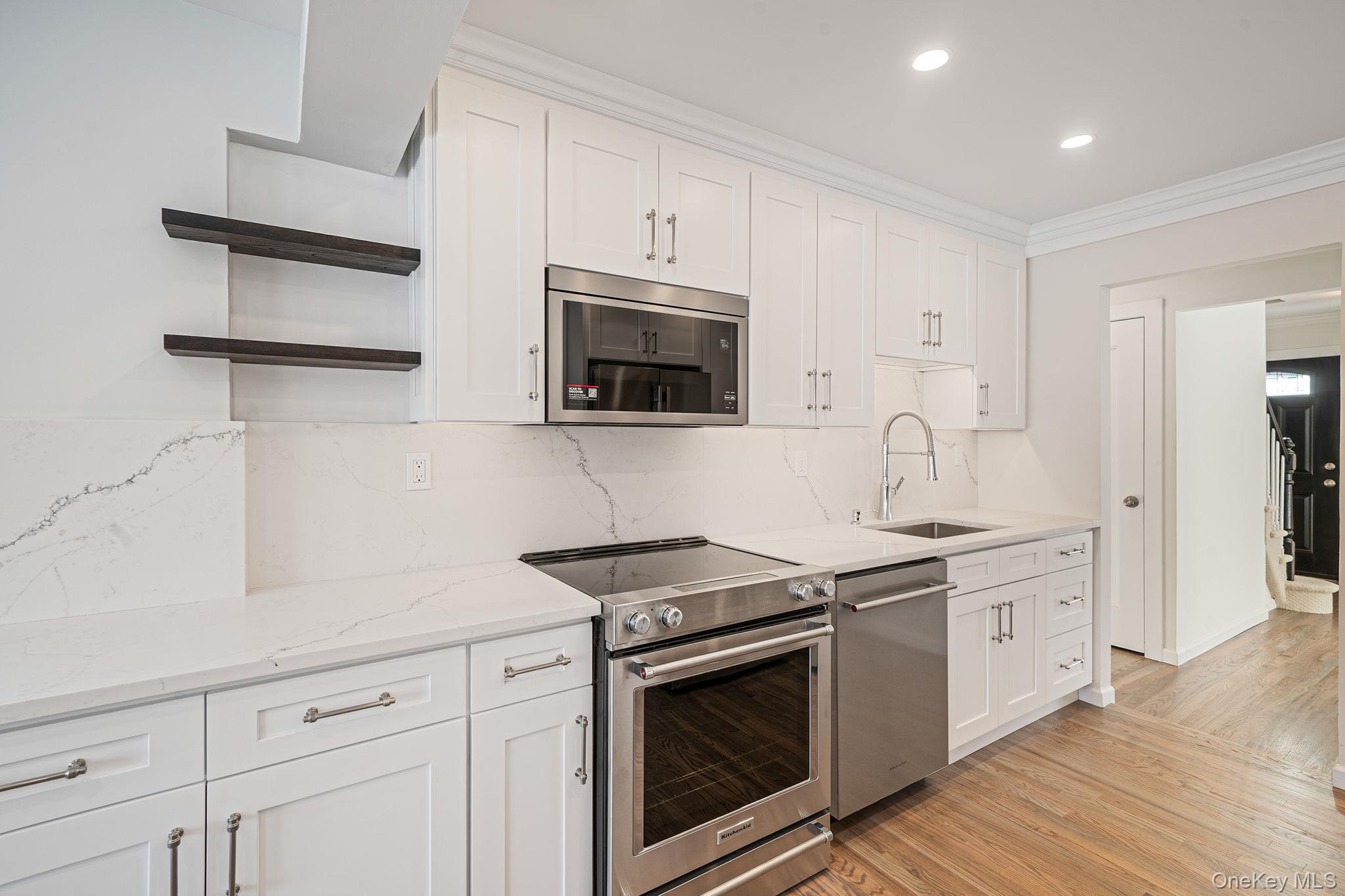 #10 photo, 105 Elberta Drive, সাফোক কাউন্টি East Northport , NY 11731