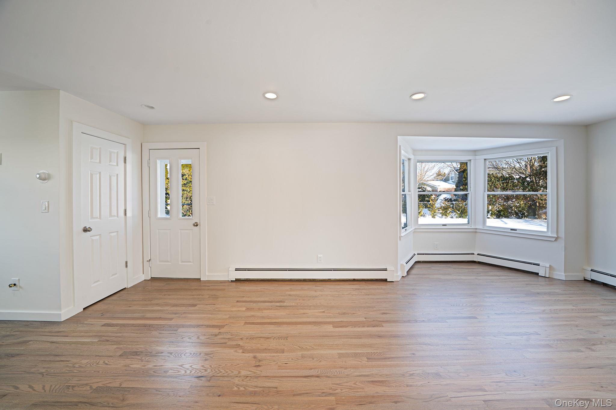 #14 photo, 105 Elberta Drive, সাফোক কাউন্টি East Northport , NY 11731