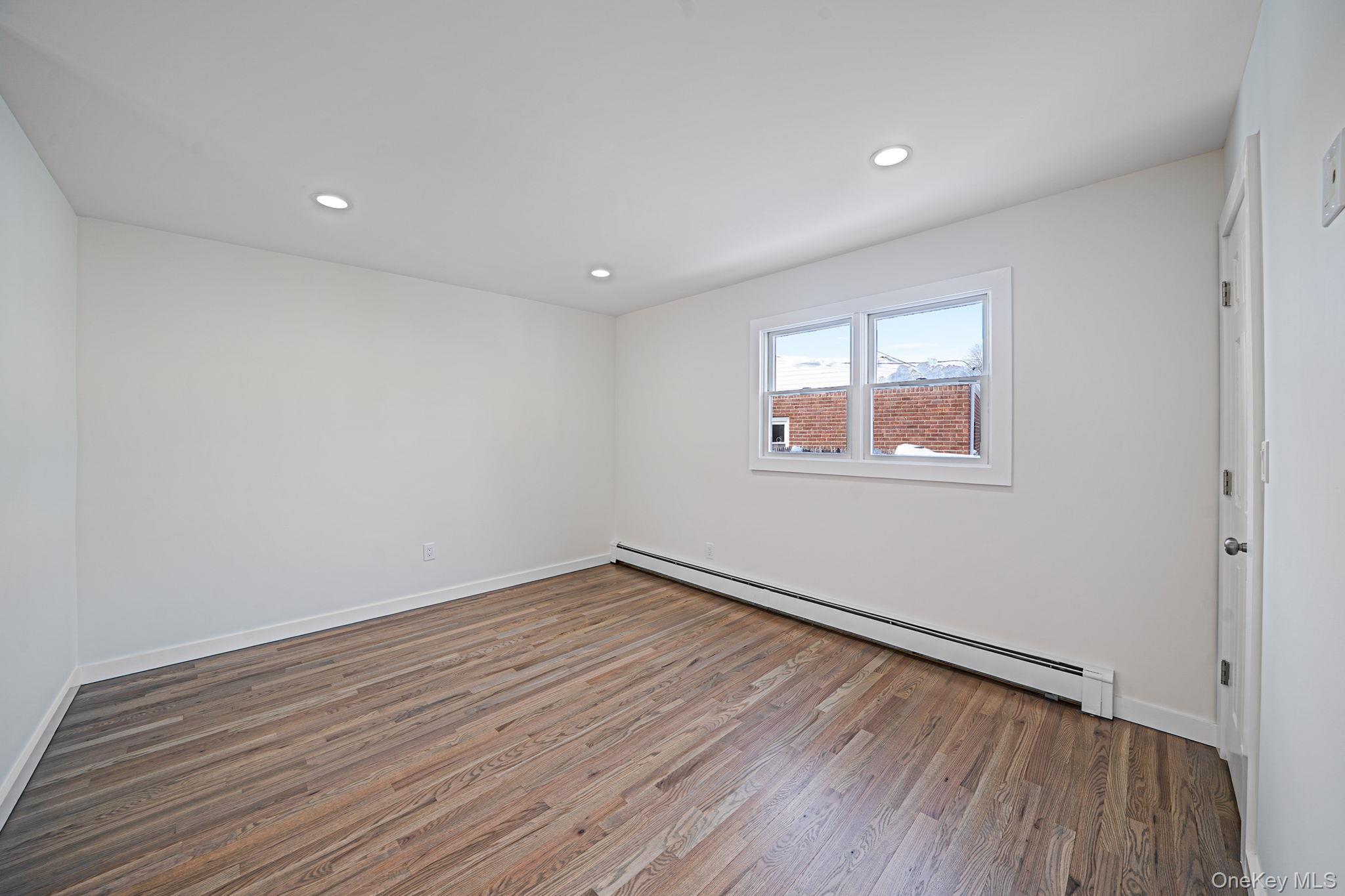 #17 photo, 105 Elberta Drive, সাফোক কাউন্টি East Northport , NY 11731