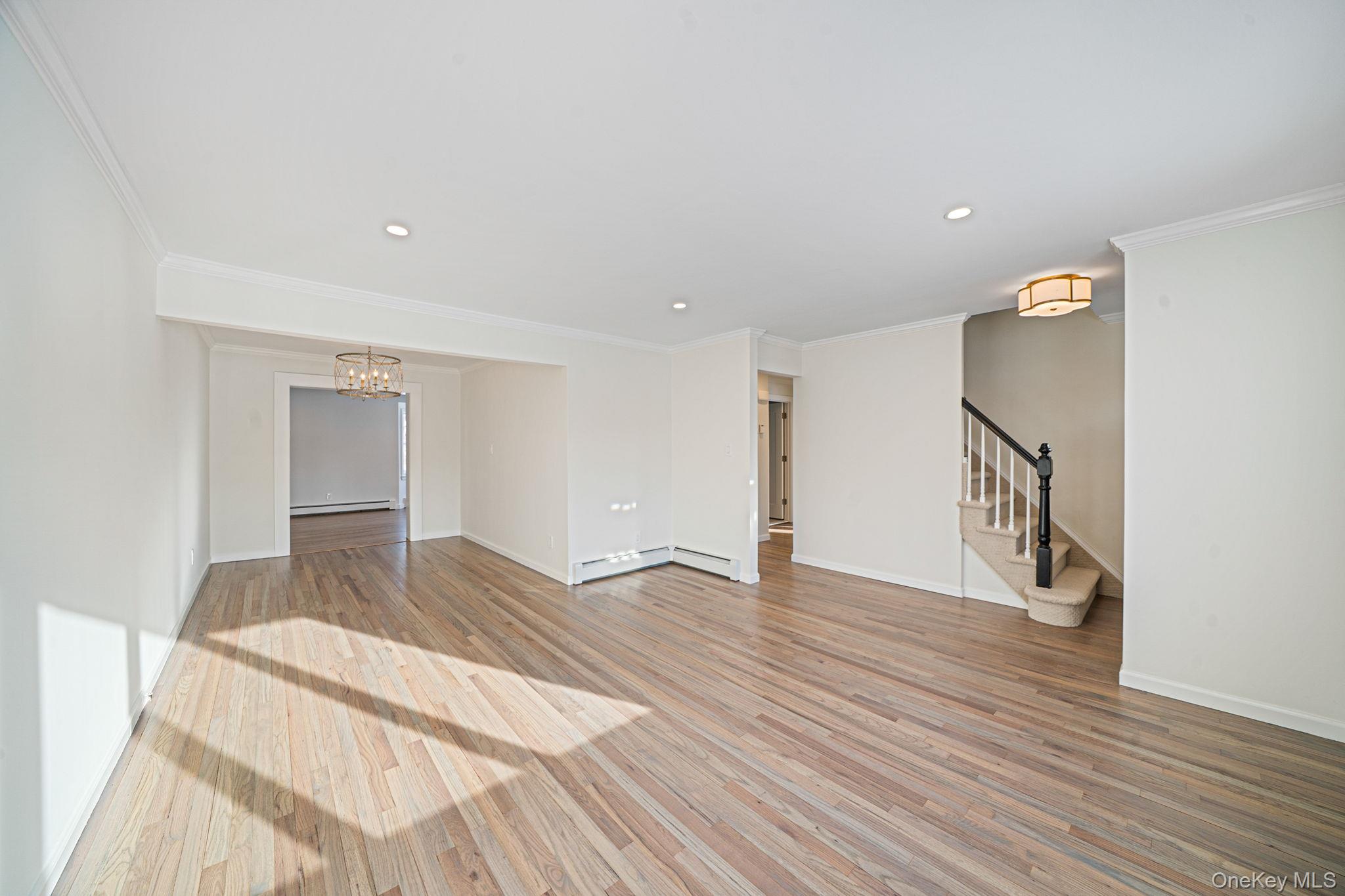 #4 photo, 105 Elberta Drive, সাফোক কাউন্টি East Northport , NY 11731