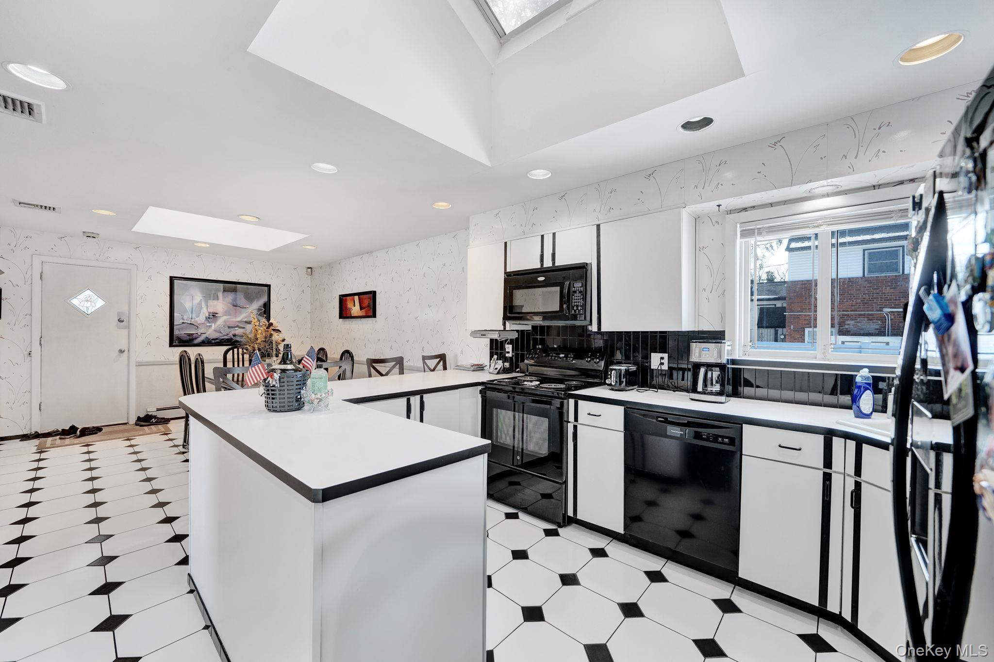 #11 photo, 1 Stauber Drive, Plainview , NY 11803