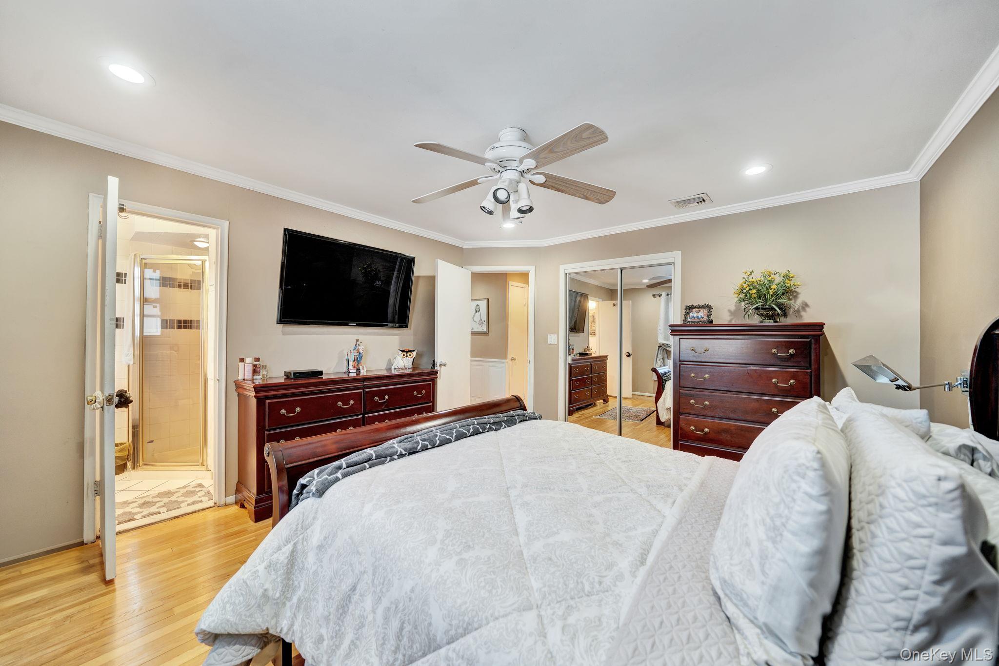 #16 photo, 1 Stauber Drive, Plainview , NY 11803