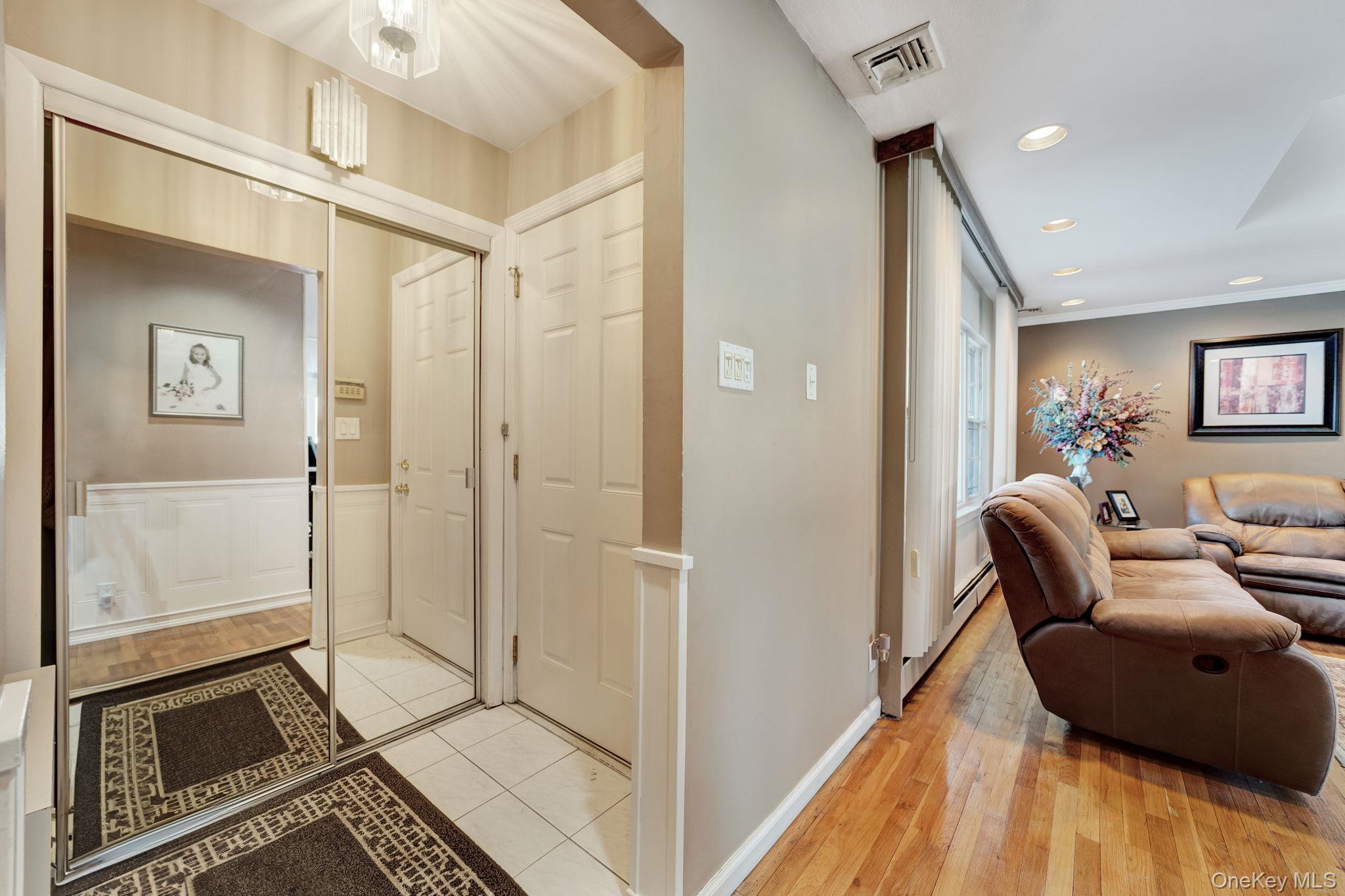 #3 photo, 1 Stauber Drive, Plainview , NY 11803