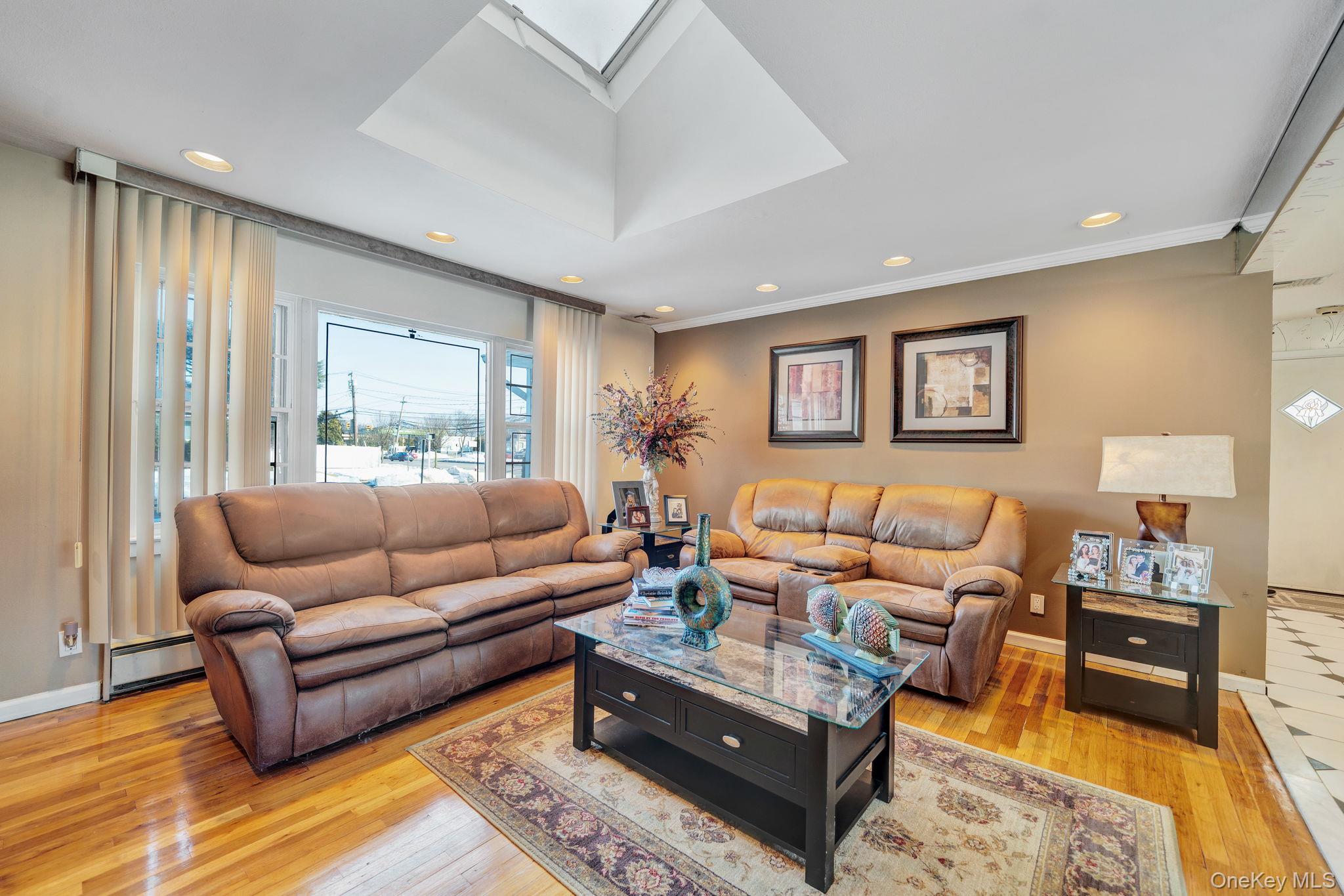 #5 photo, 1 Stauber Drive, Plainview , NY 11803