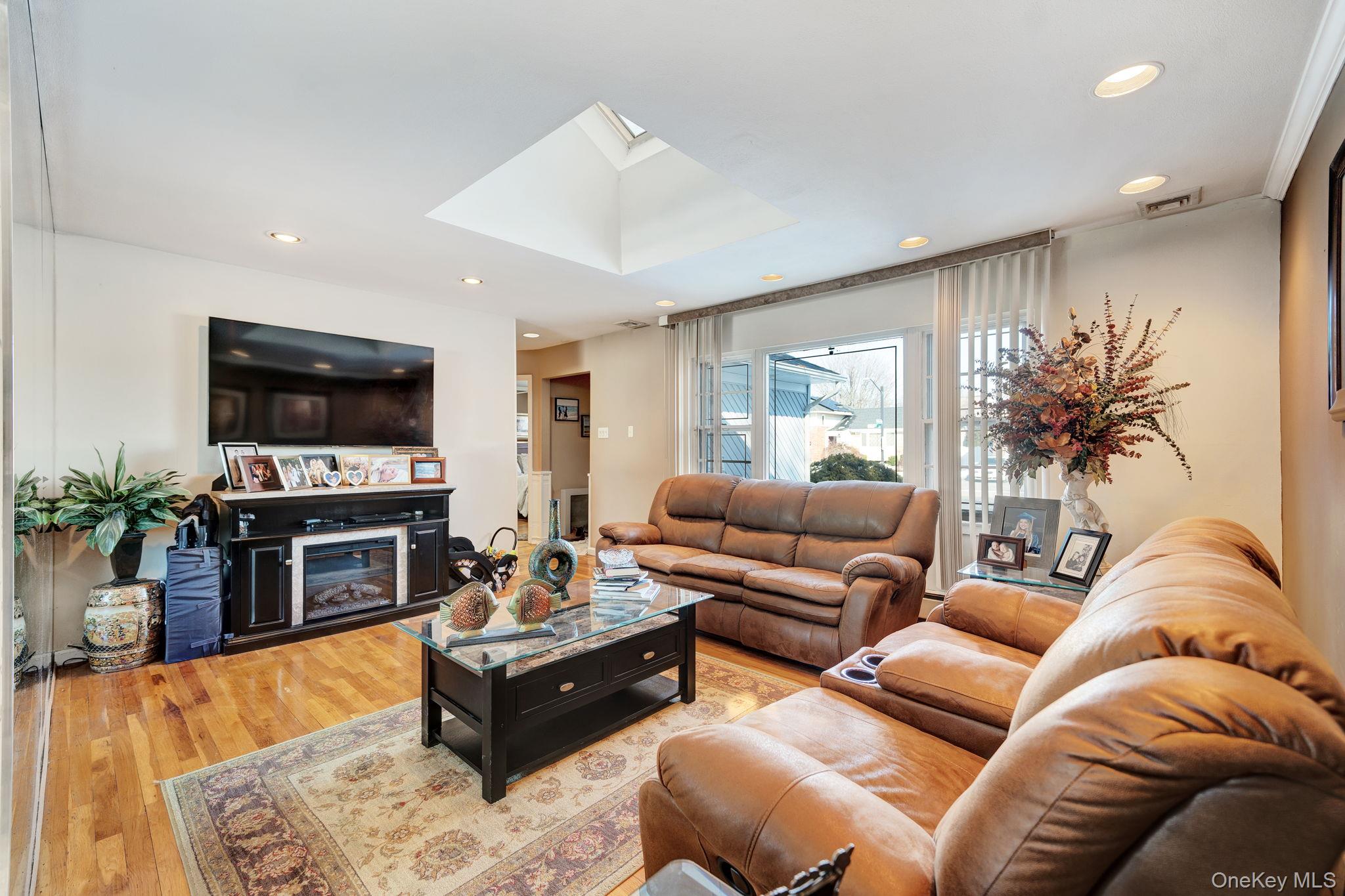 #6 photo, 1 Stauber Drive, Plainview , NY 11803