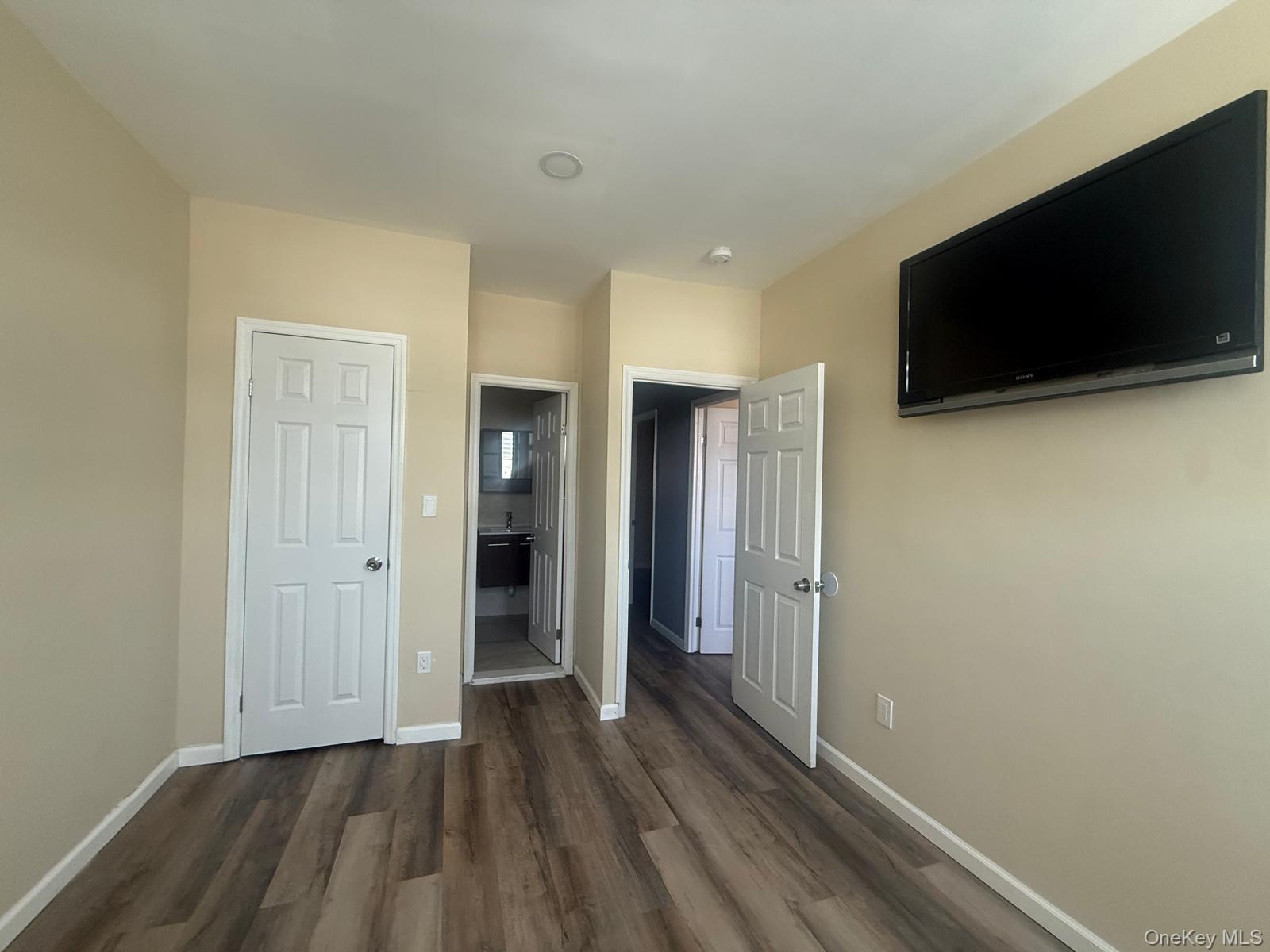 #7 photo, 181 Hale Avenue, Brooklyn , NY 11208