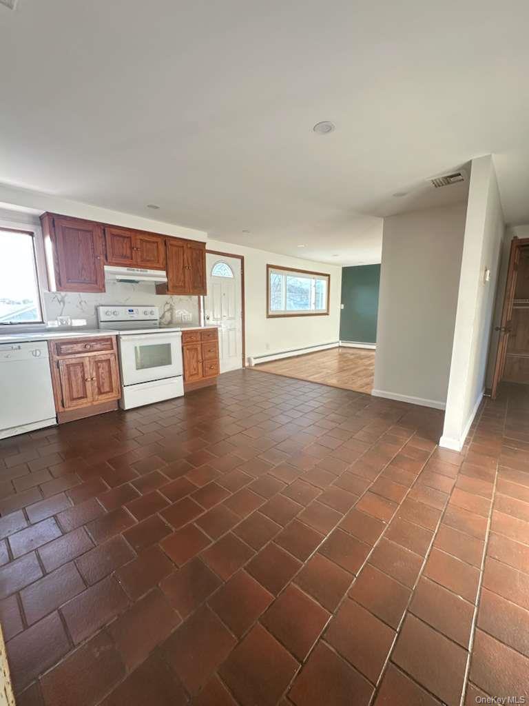 #2 photo, 81 10th Avenue, West Babylon , NY 11704