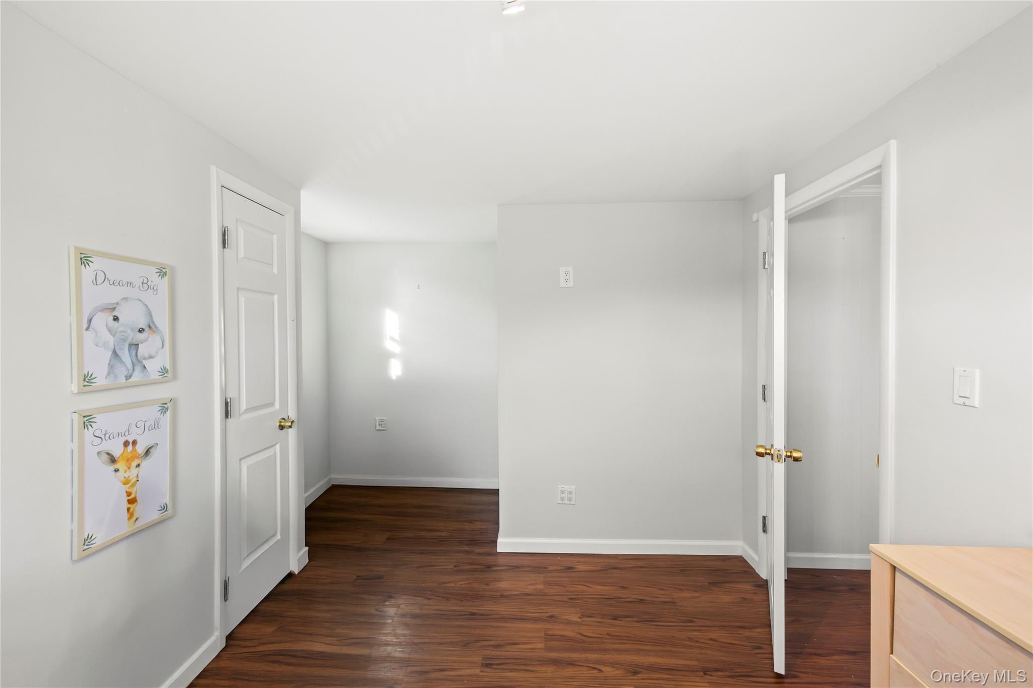 #17 photo, 272 N Delaware Avenue, מחוז נסאו Massapequa , NY 11758