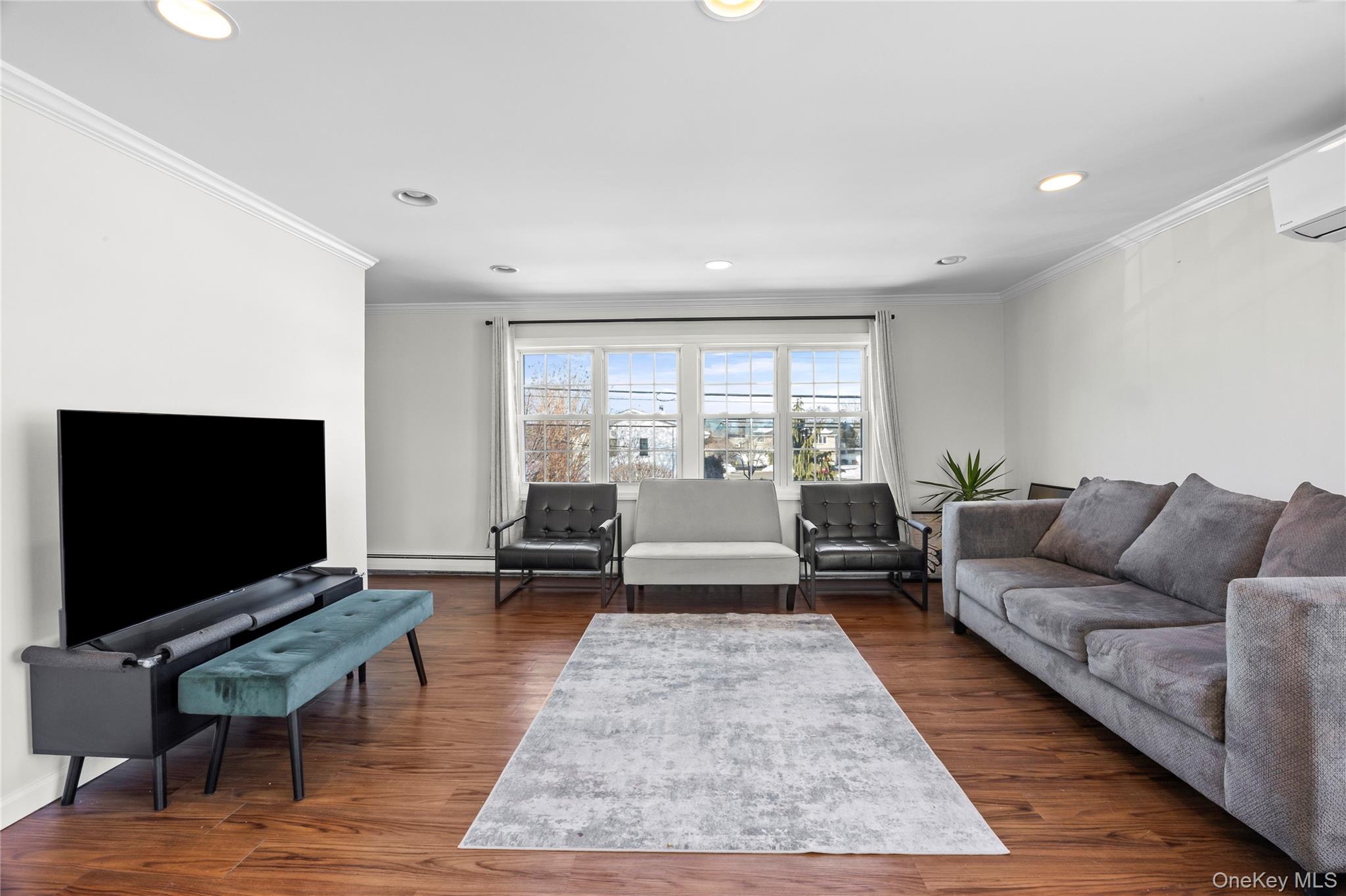 #3 photo, 272 N Delaware Avenue, מחוז נסאו Massapequa , NY 11758