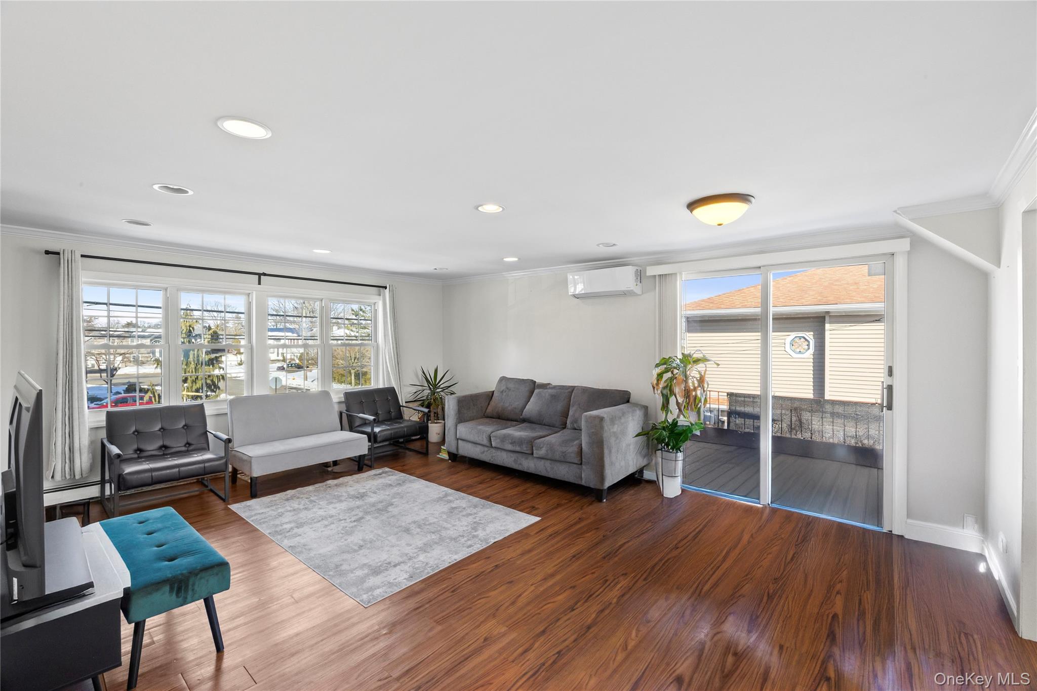 #5 photo, 272 N Delaware Avenue, מחוז נסאו Massapequa , NY 11758