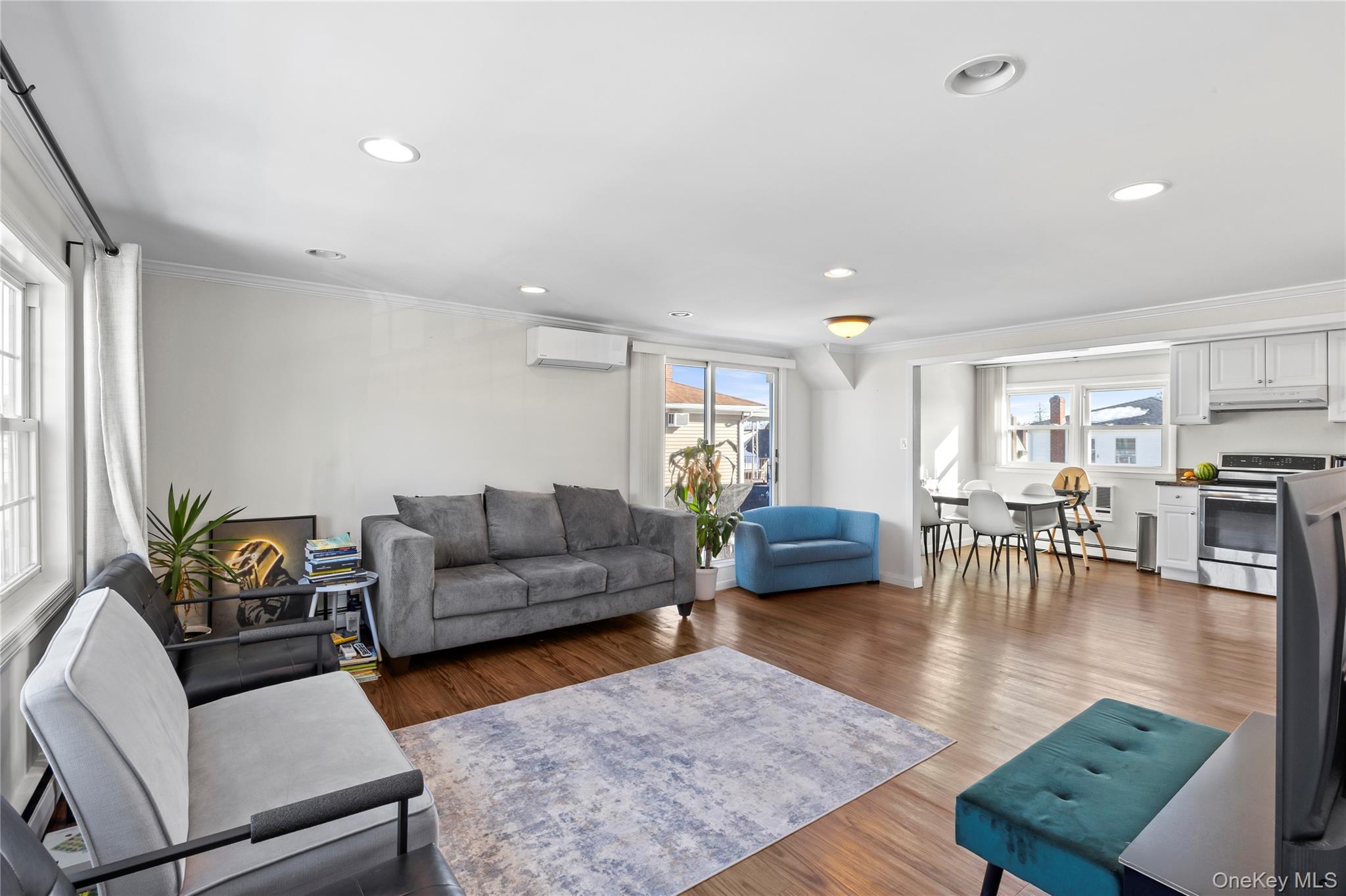 #7 photo, 272 N Delaware Avenue, מחוז נסאו Massapequa , NY 11758