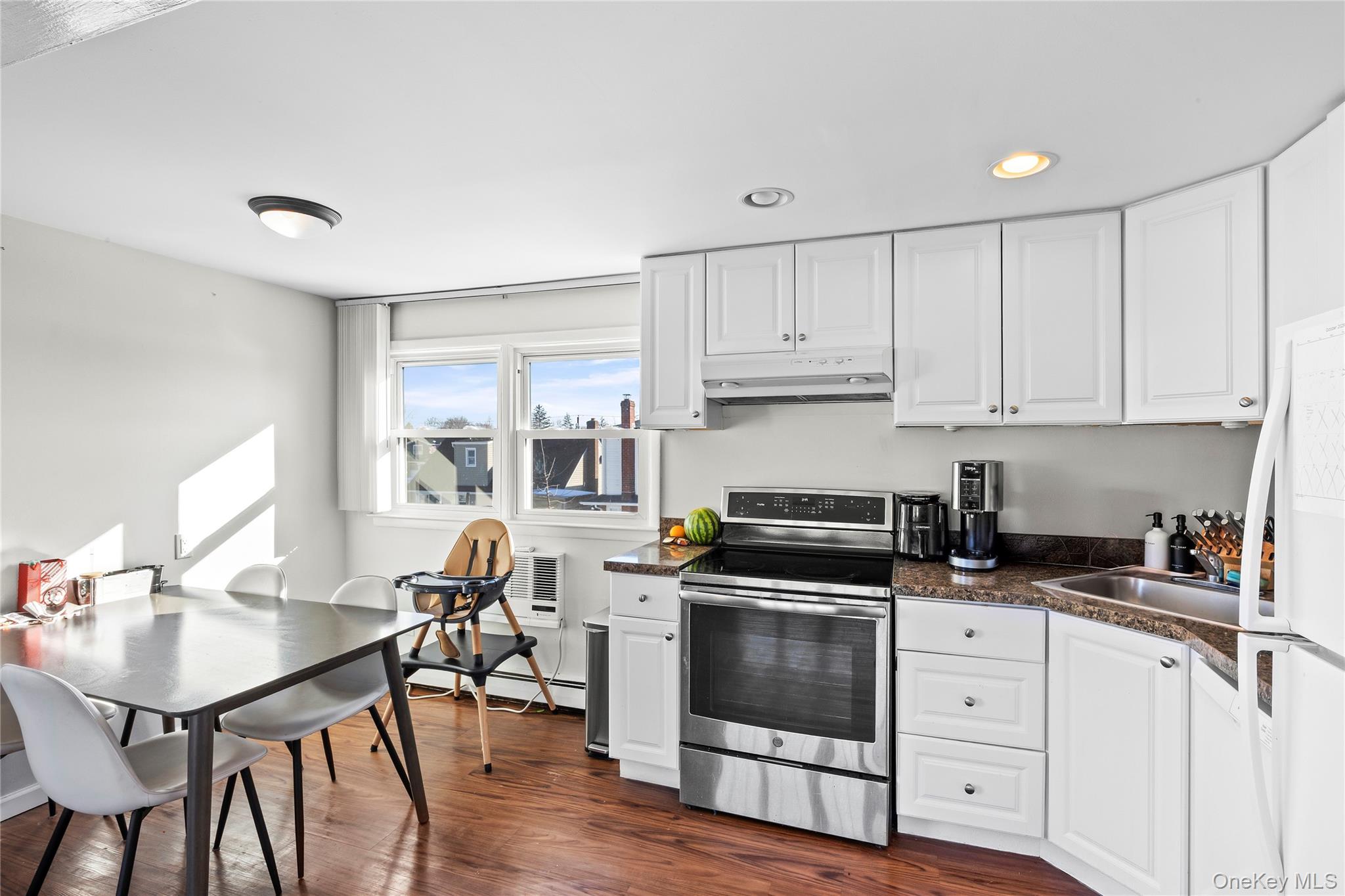 #9 photo, 272 N Delaware Avenue, מחוז נסאו Massapequa , NY 11758