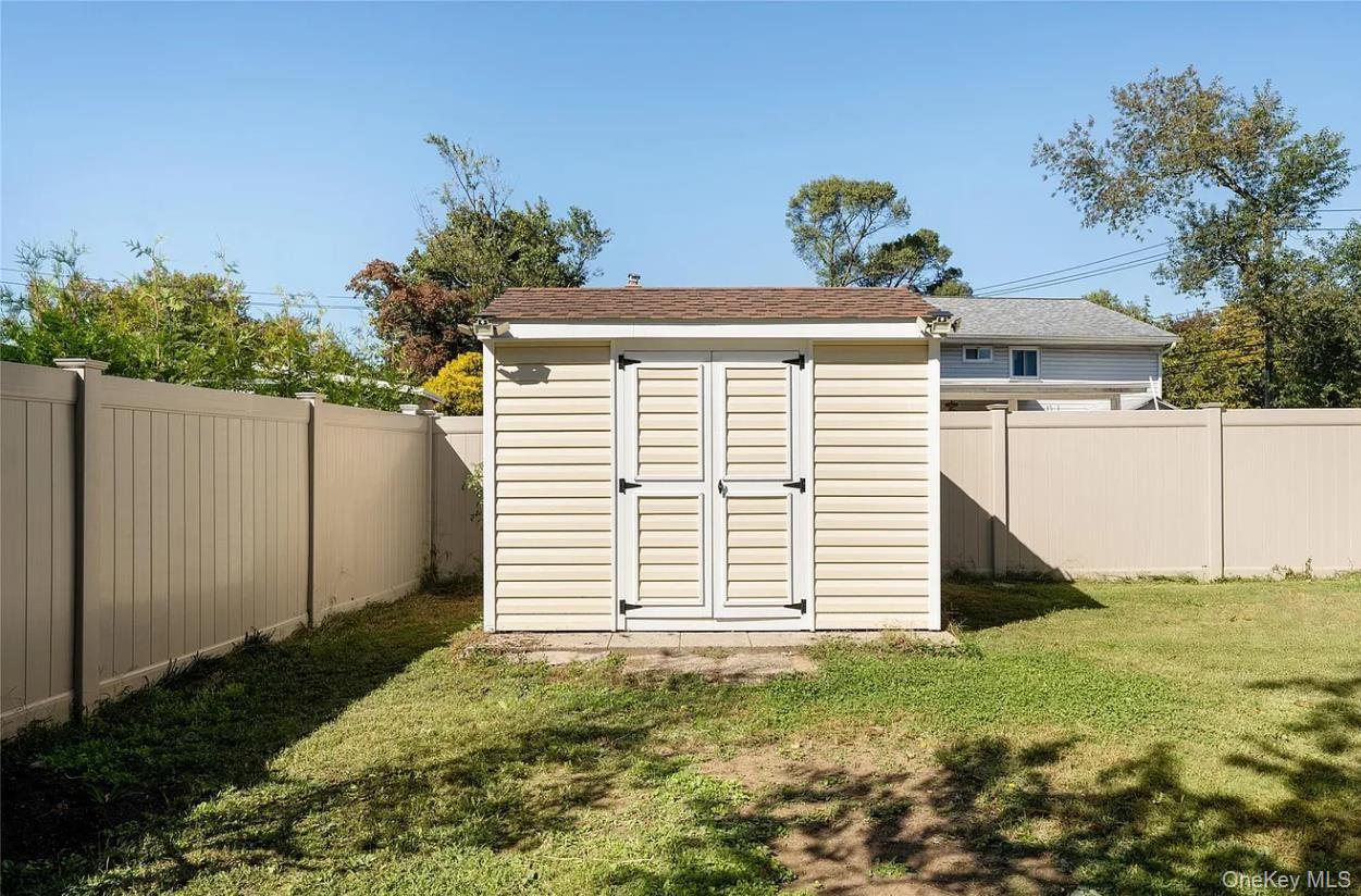 #12 photo, 6 Merle Place, Deer Park , NY 11729