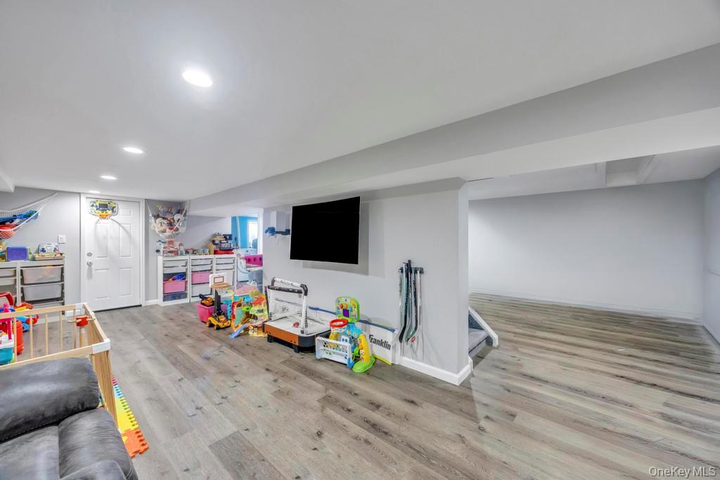 #16 photo, 24 new Lane, Selden , NY 11784