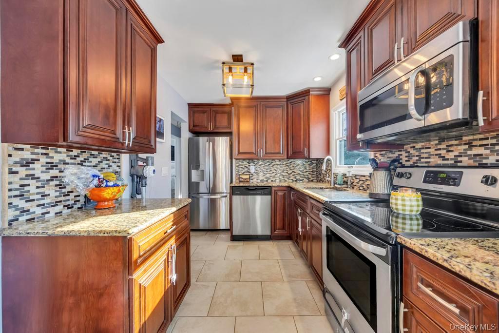 #4 photo, 24 new Lane, Selden , NY 11784