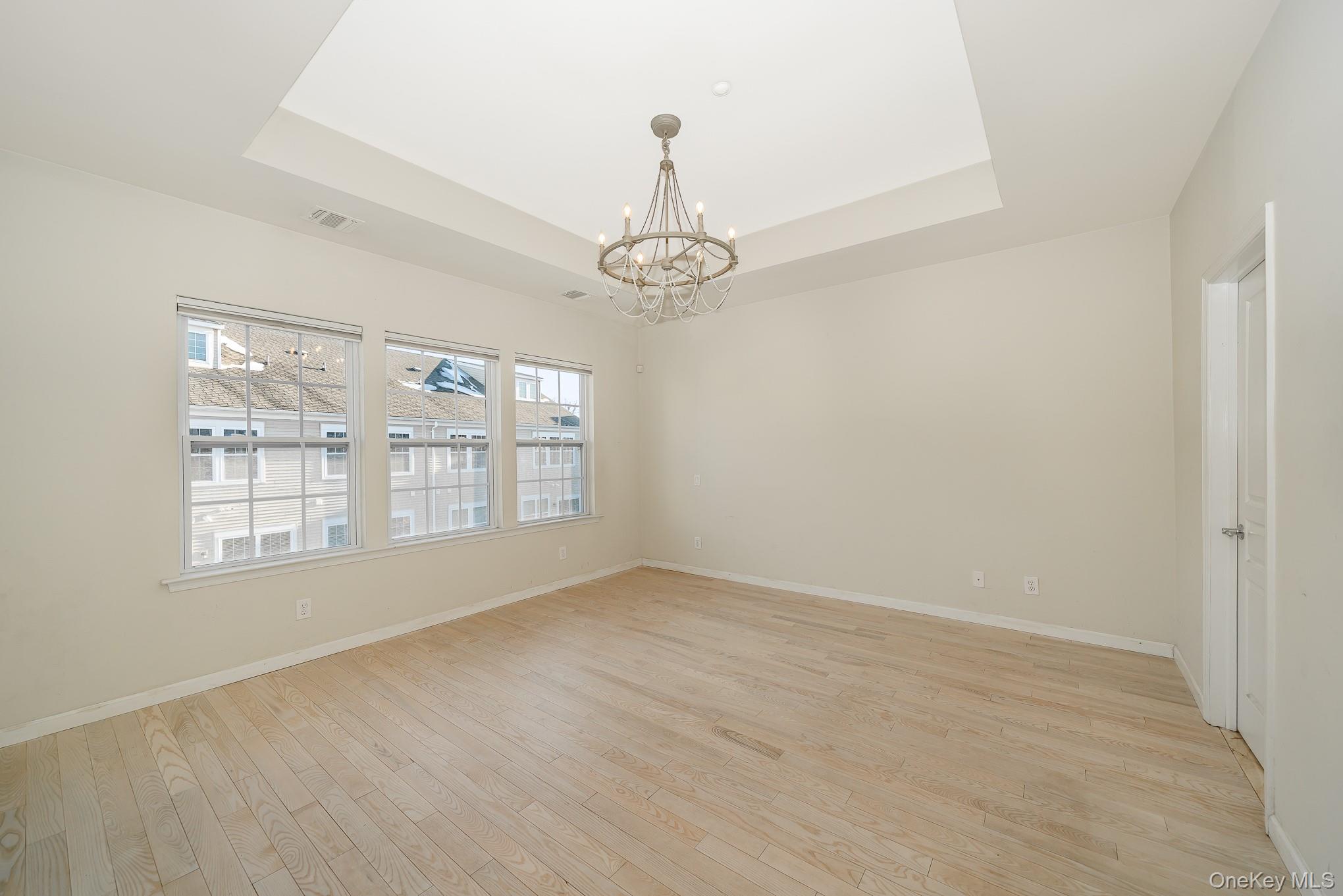 #16 photo, 196 Somerset Drive, Massapequa , NY 11758