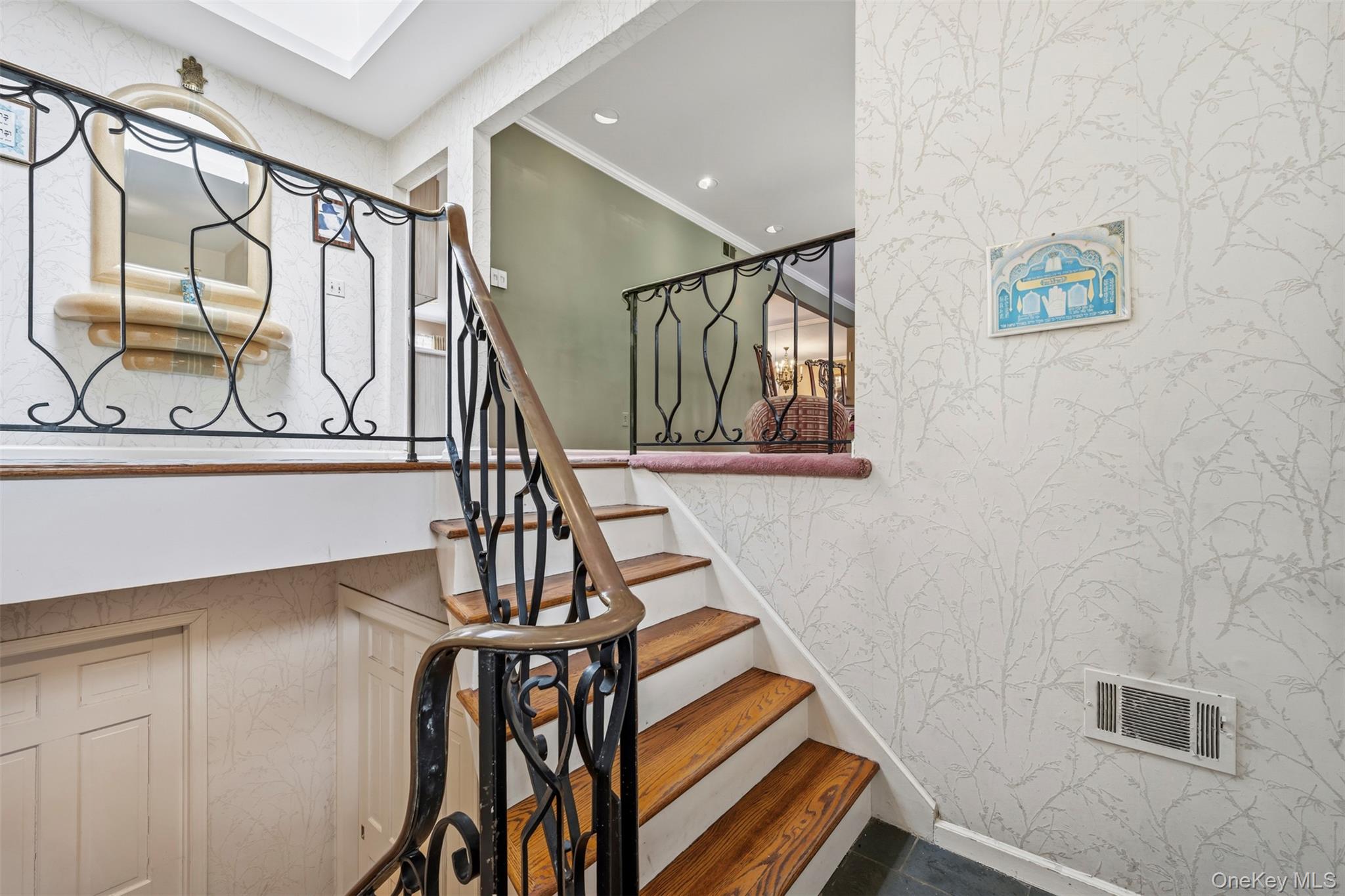 #3 photo, 8 Pine Drive, Great Neck , NY 11021