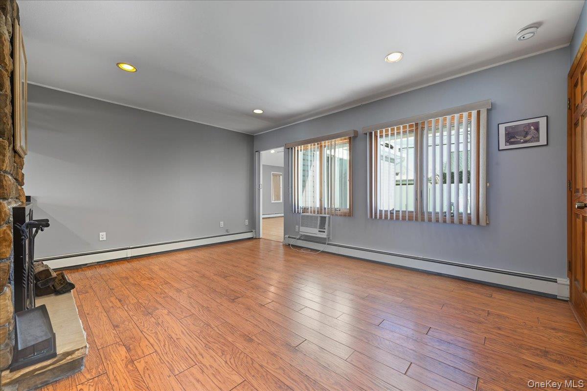 #9 photo, 29 Disc Lane, Wantagh , NY 11793