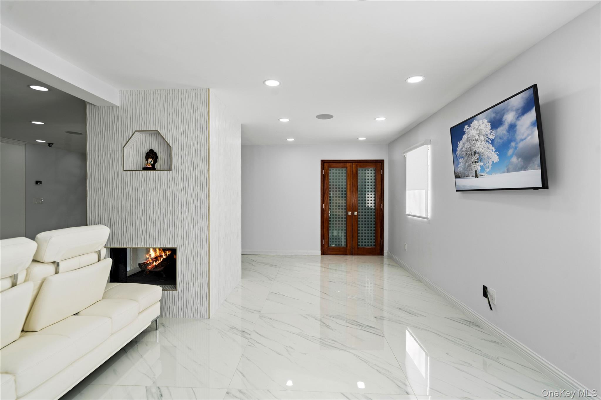 #8 photo, 1 Strawberry Lane, Roslyn Heights , NY 11577