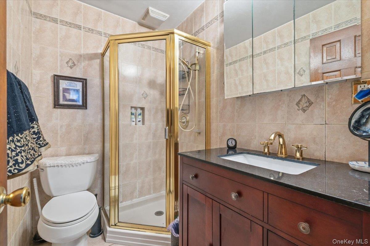 #10 photo, 2489 2nd Street, नासाउ काउंटी East Meadow , NY 11554