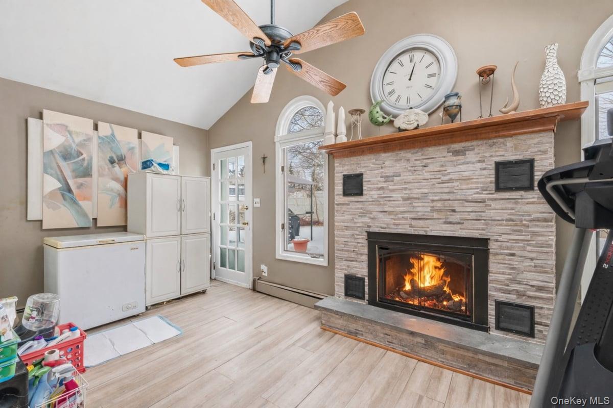 #12 photo, 2489 2nd Street, नासाउ काउंटी East Meadow , NY 11554