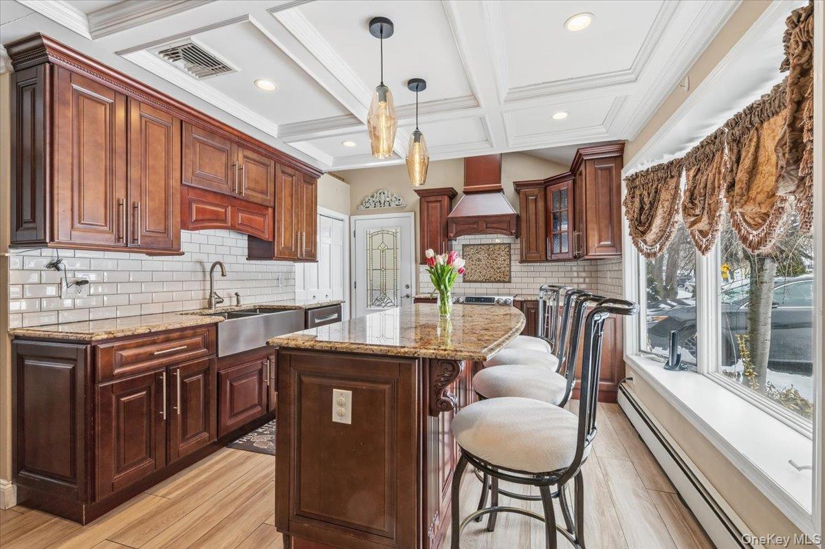 #14 photo, 2489 2nd Street, नासाउ काउंटी East Meadow , NY 11554