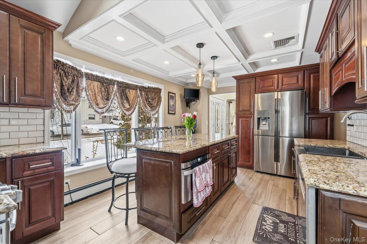 #16 photo, 2489 2nd Street, नासाउ काउंटी East Meadow , NY 11554