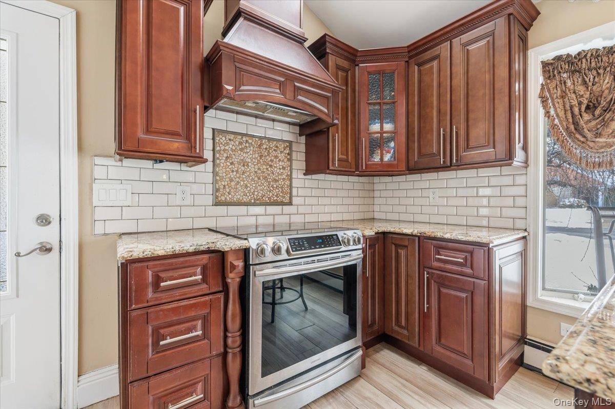 #17 photo, 2489 2nd Street, नासाउ काउंटी East Meadow , NY 11554