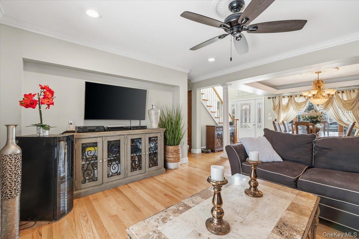 #8 photo, 2489 2nd Street, नासाउ काउंटी East Meadow , NY 11554