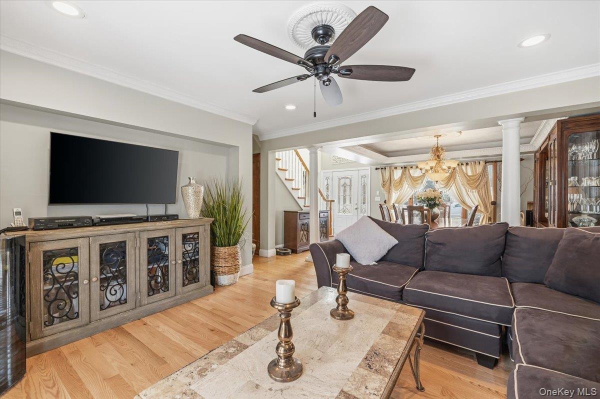 #9 photo, 2489 2nd Street, नासाउ काउंटी East Meadow , NY 11554