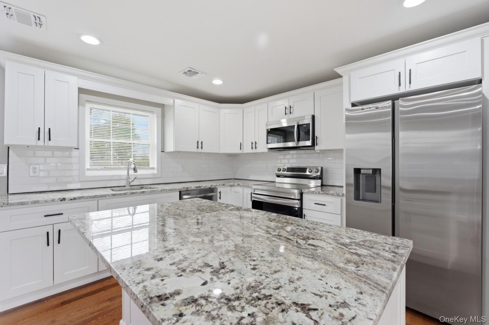 #17 photo, 7 E Lakeland Street, Bay Shore , NY 11706