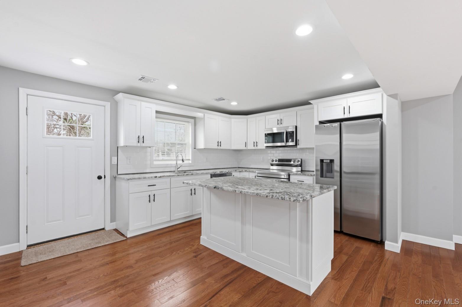 #18 photo, 7 E Lakeland Street, Bay Shore , NY 11706