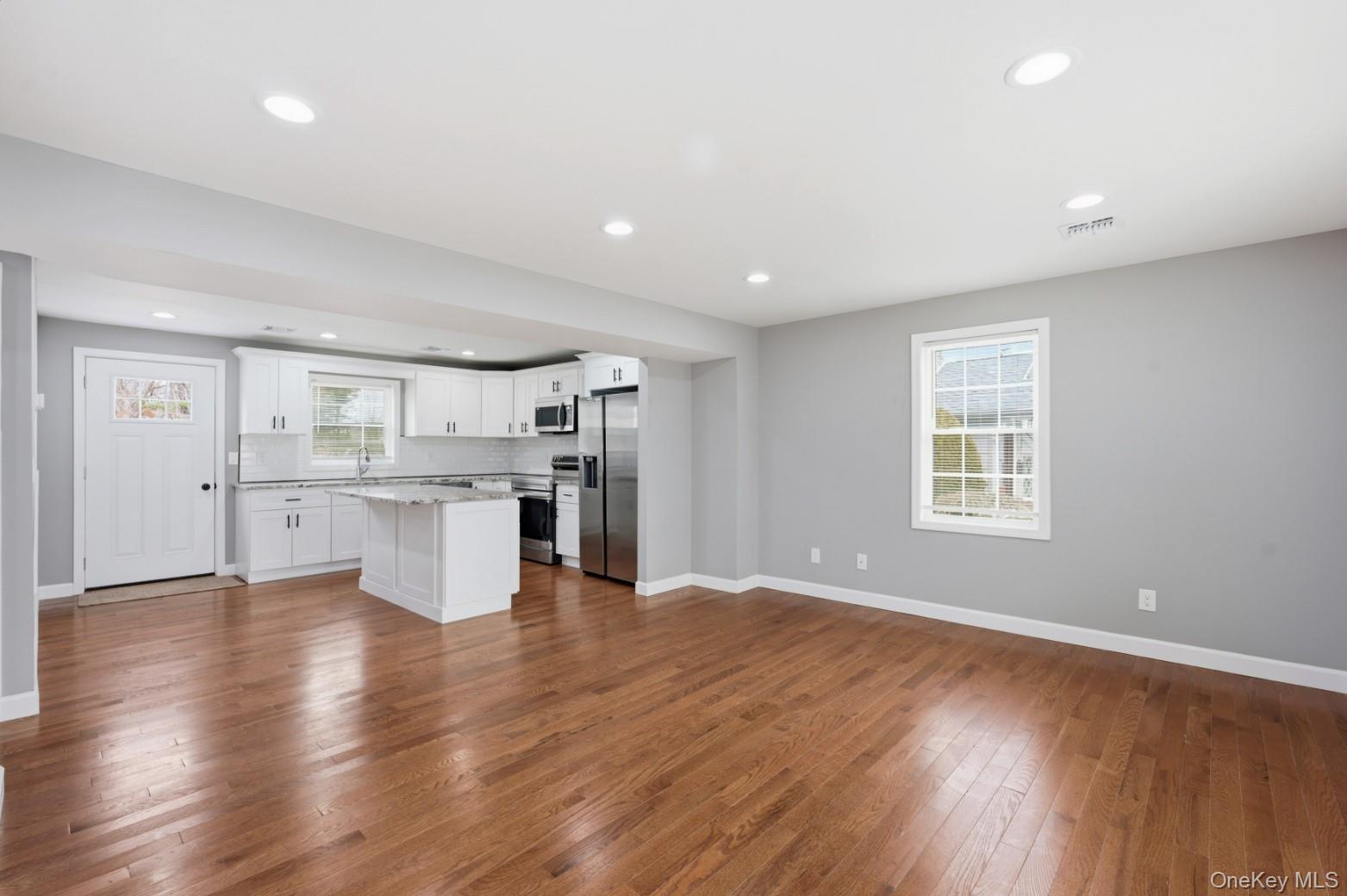 #19 photo, 7 E Lakeland Street, Bay Shore , NY 11706